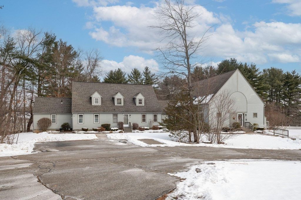 Photo of 107 Glengarry Drive #107, Stratham, NH 03885 (MLS # 5073245)