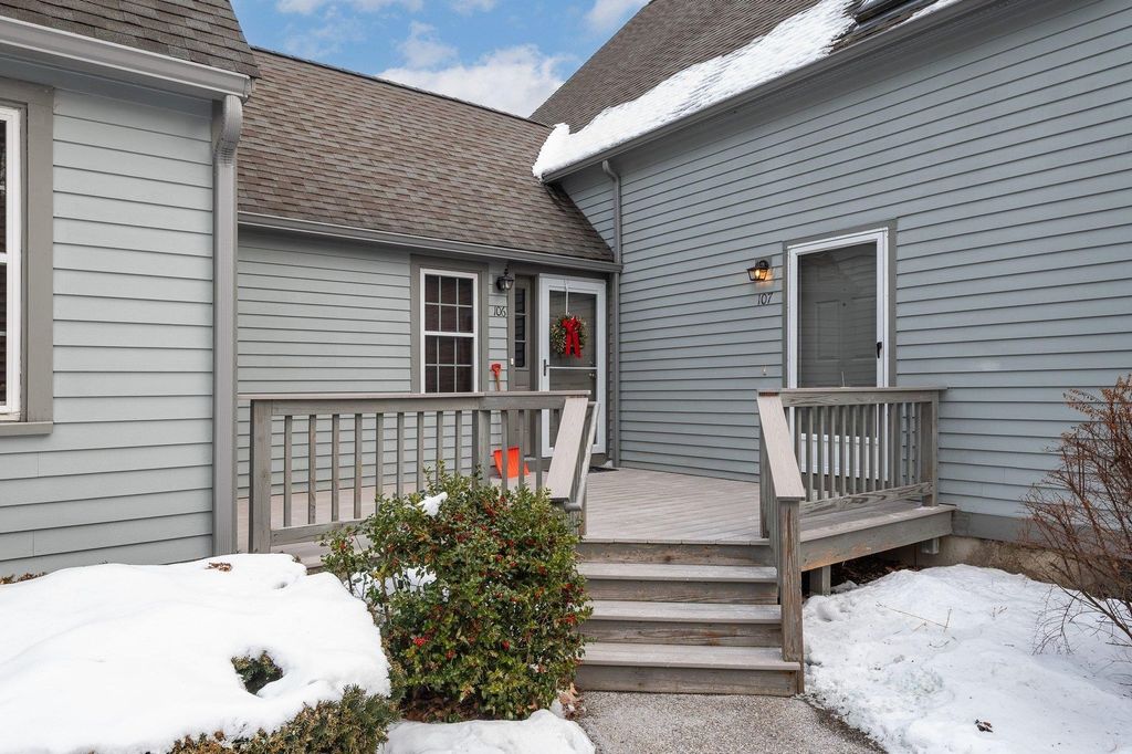 Photo of 107 Glengarry Drive #107, Stratham, NH 03885 (MLS # 5073245)