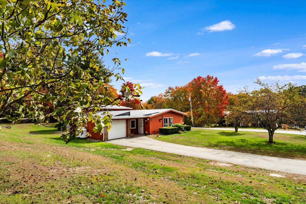 Photo of 1 Johns Drive, Hooksett, NH 03106 (MLS # 5072060)