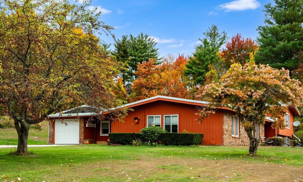 Photo of 1 Johns Drive, Hooksett, NH 03106 (MLS # 5072060)