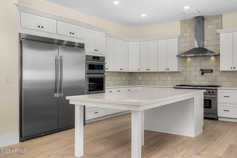 Photo of 4307 E Avalon Drive, Phoenix, AZ 85018 (MLS # 6946390)