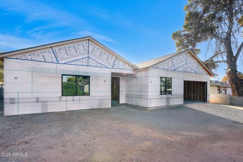 Photo of 4307 E Avalon Drive, Phoenix, AZ 85018 (MLS # 6946390)