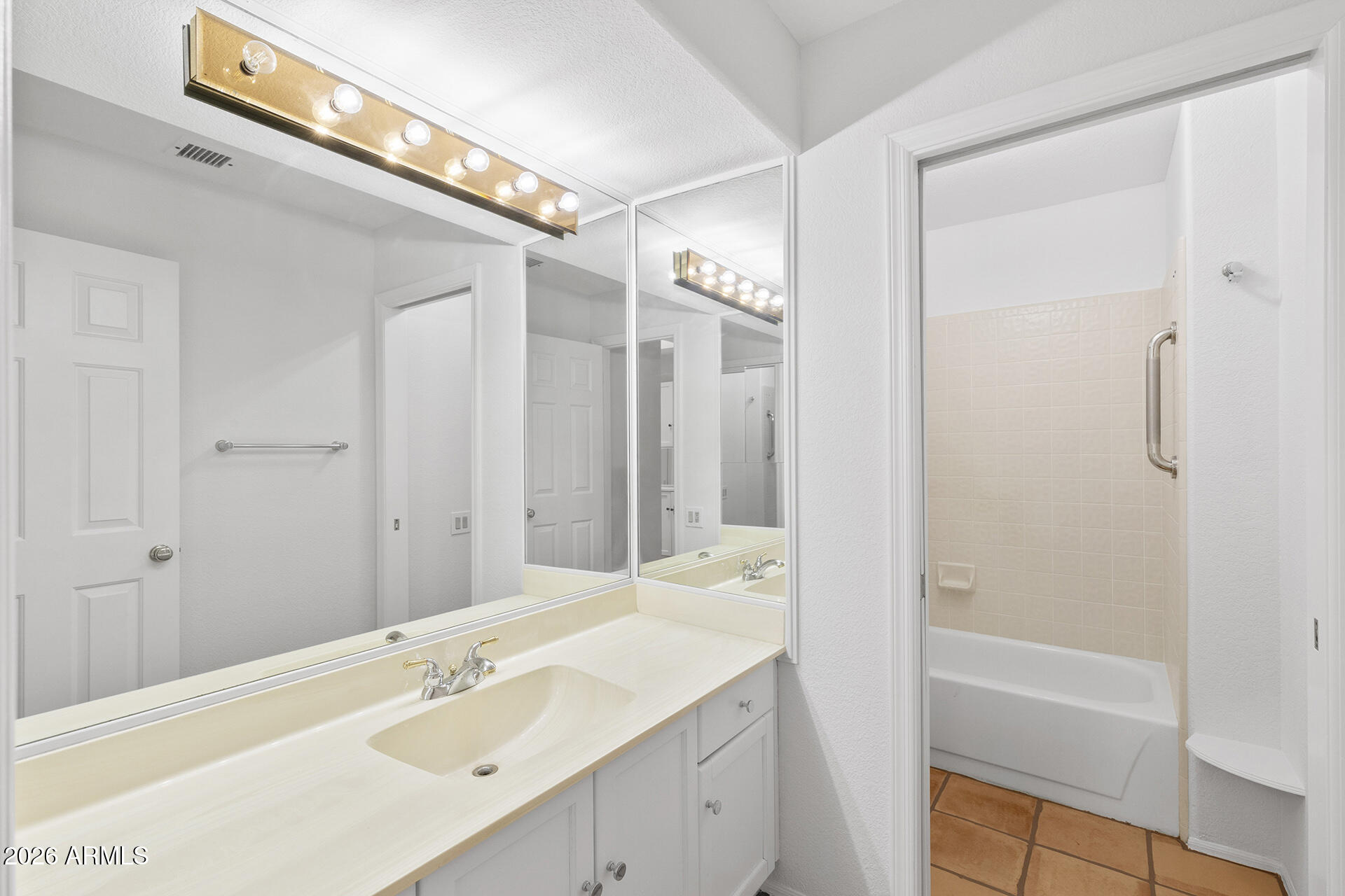 MISSION MONTEREY UNIT 2 - Residential