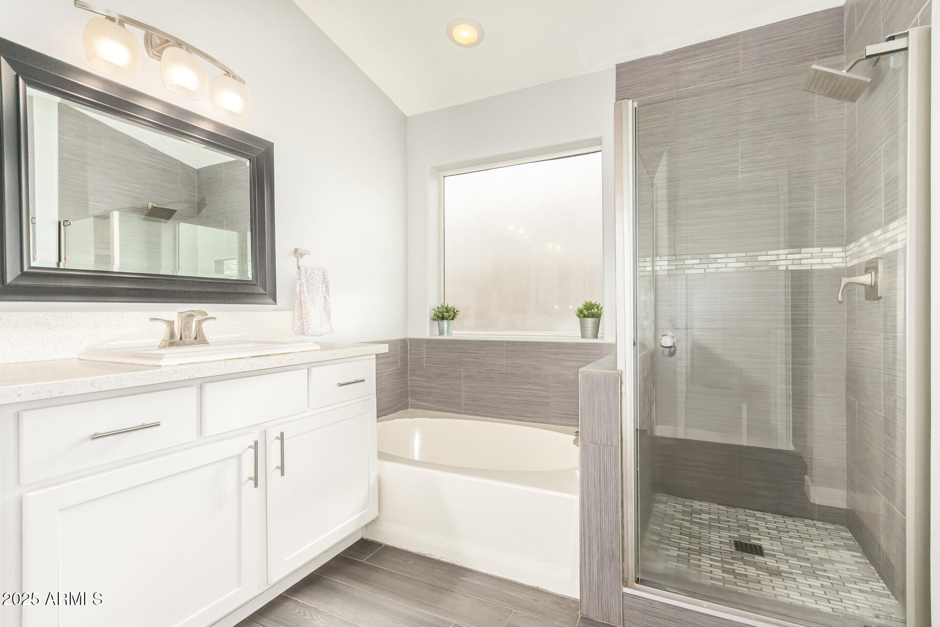 24 S WILLOW CREEK Street