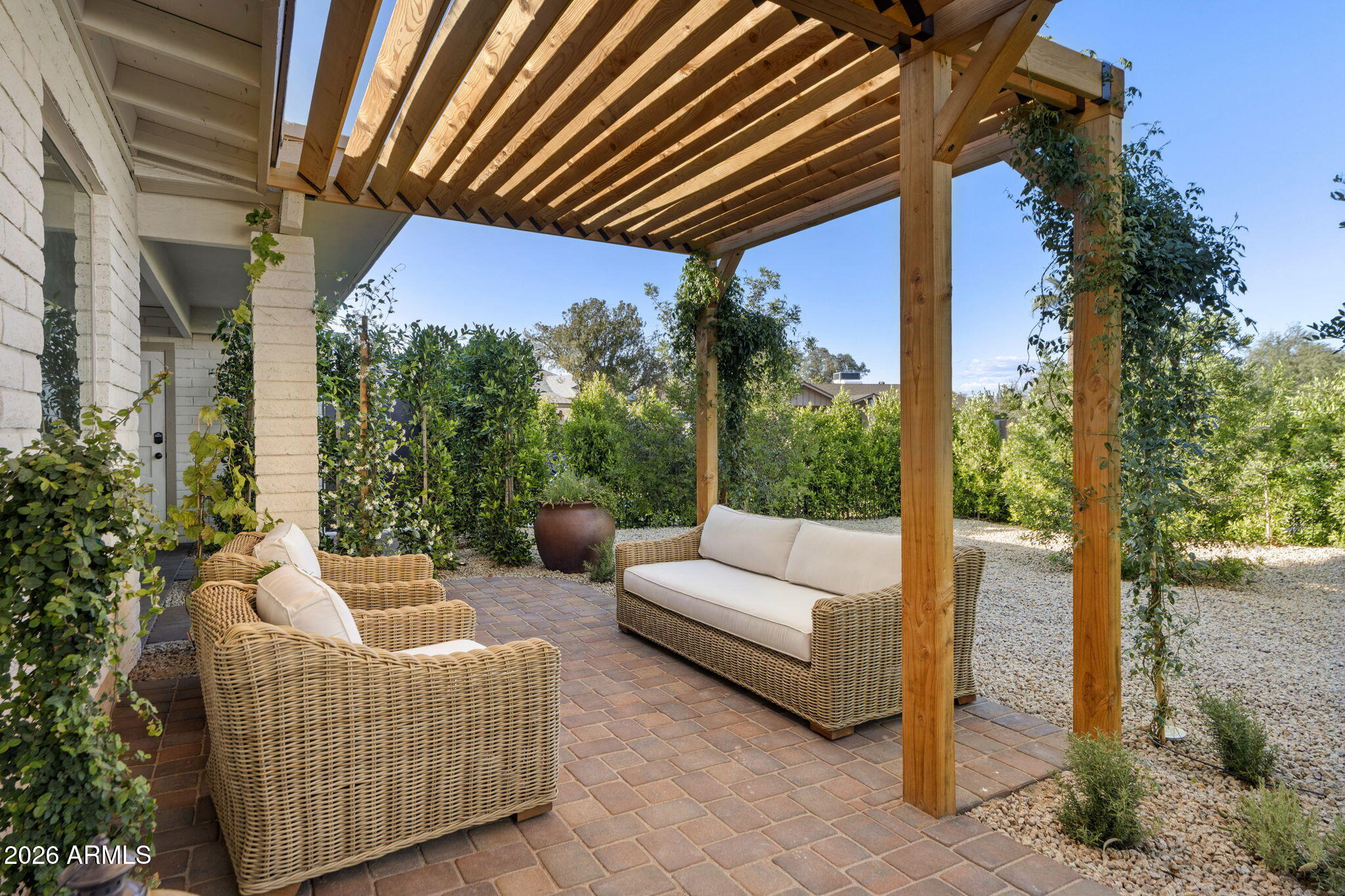 2811 E CORRINE Drive