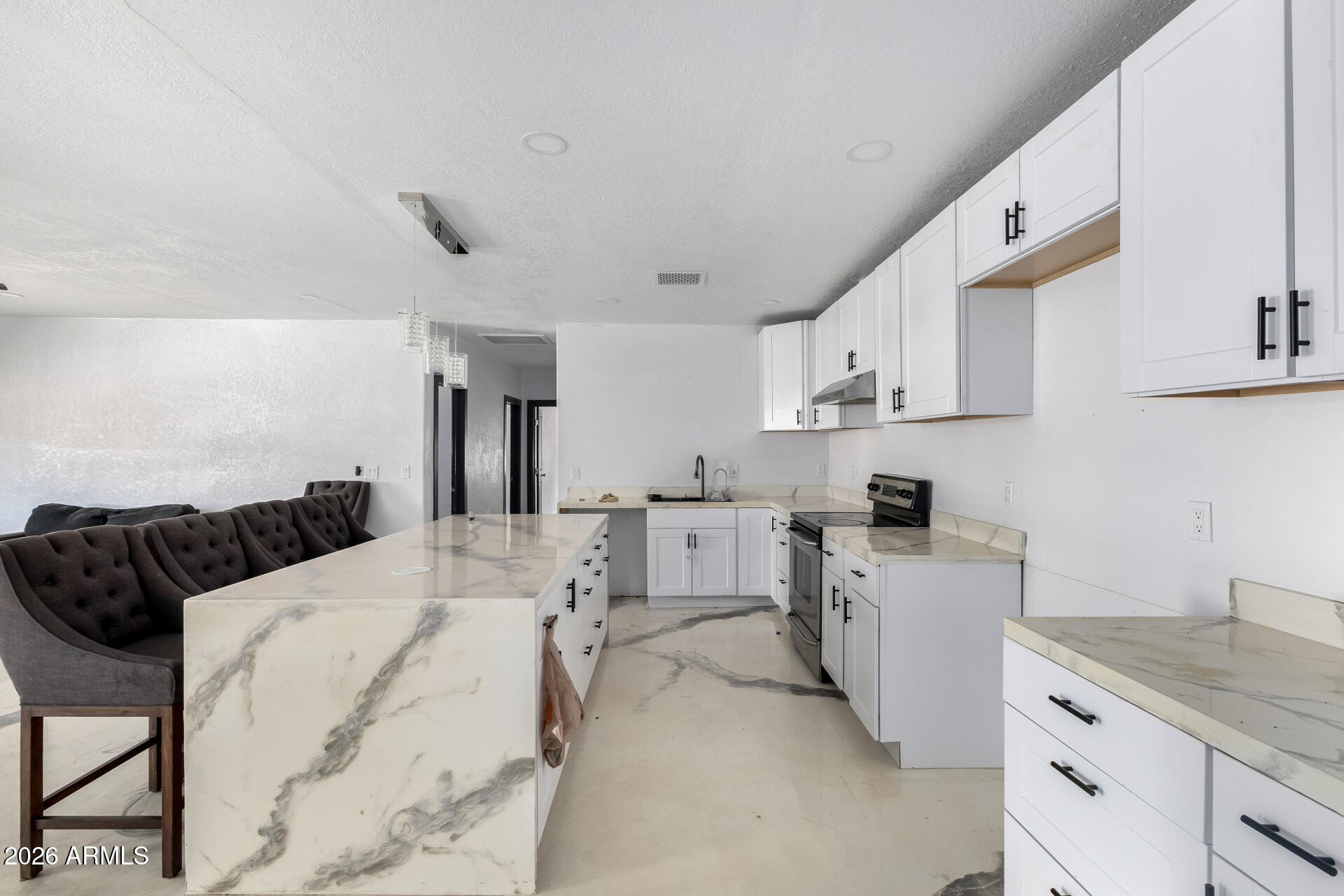 6831 W MARY JANE Lane