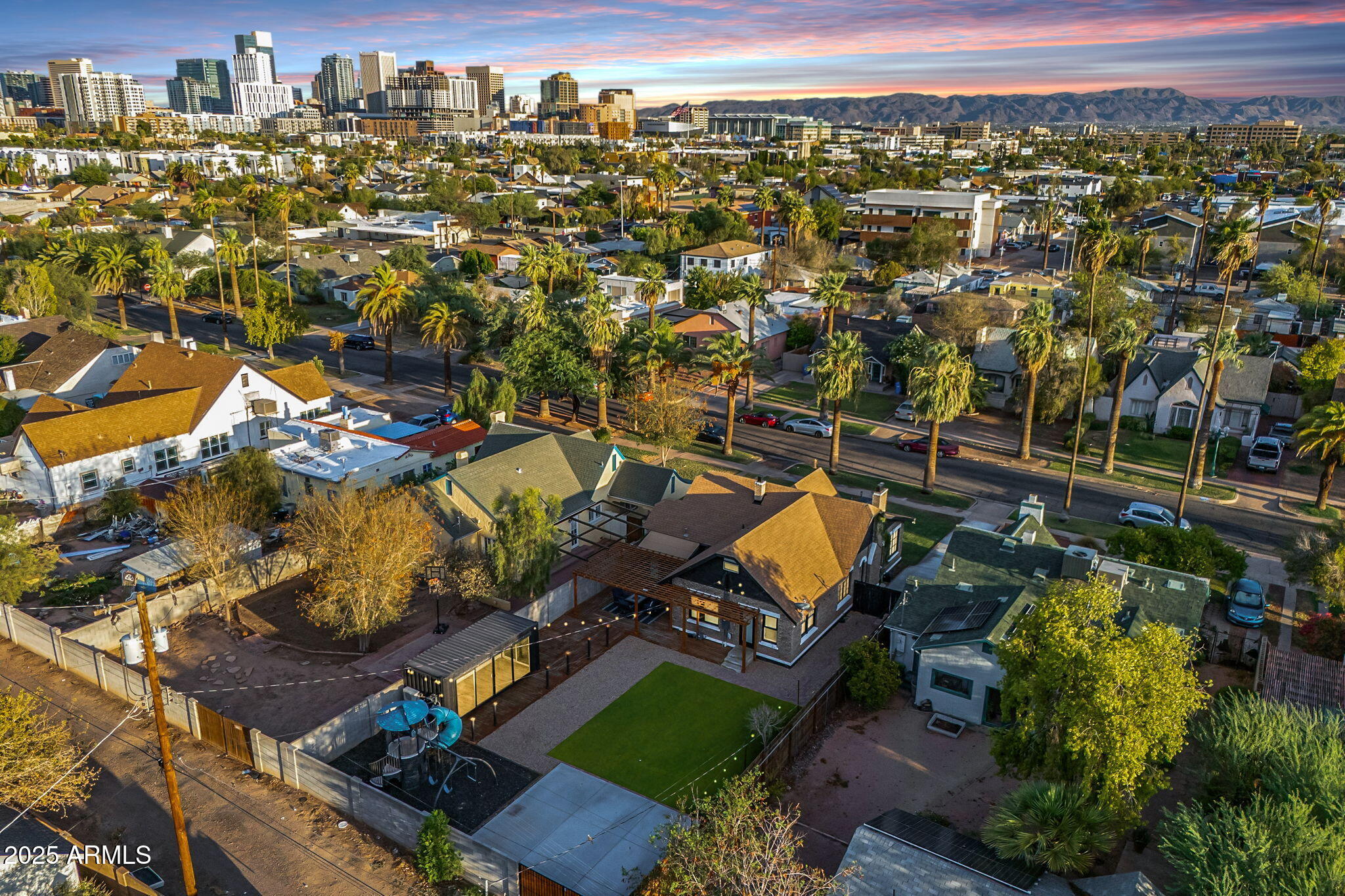 1126 W PORTLAND Street