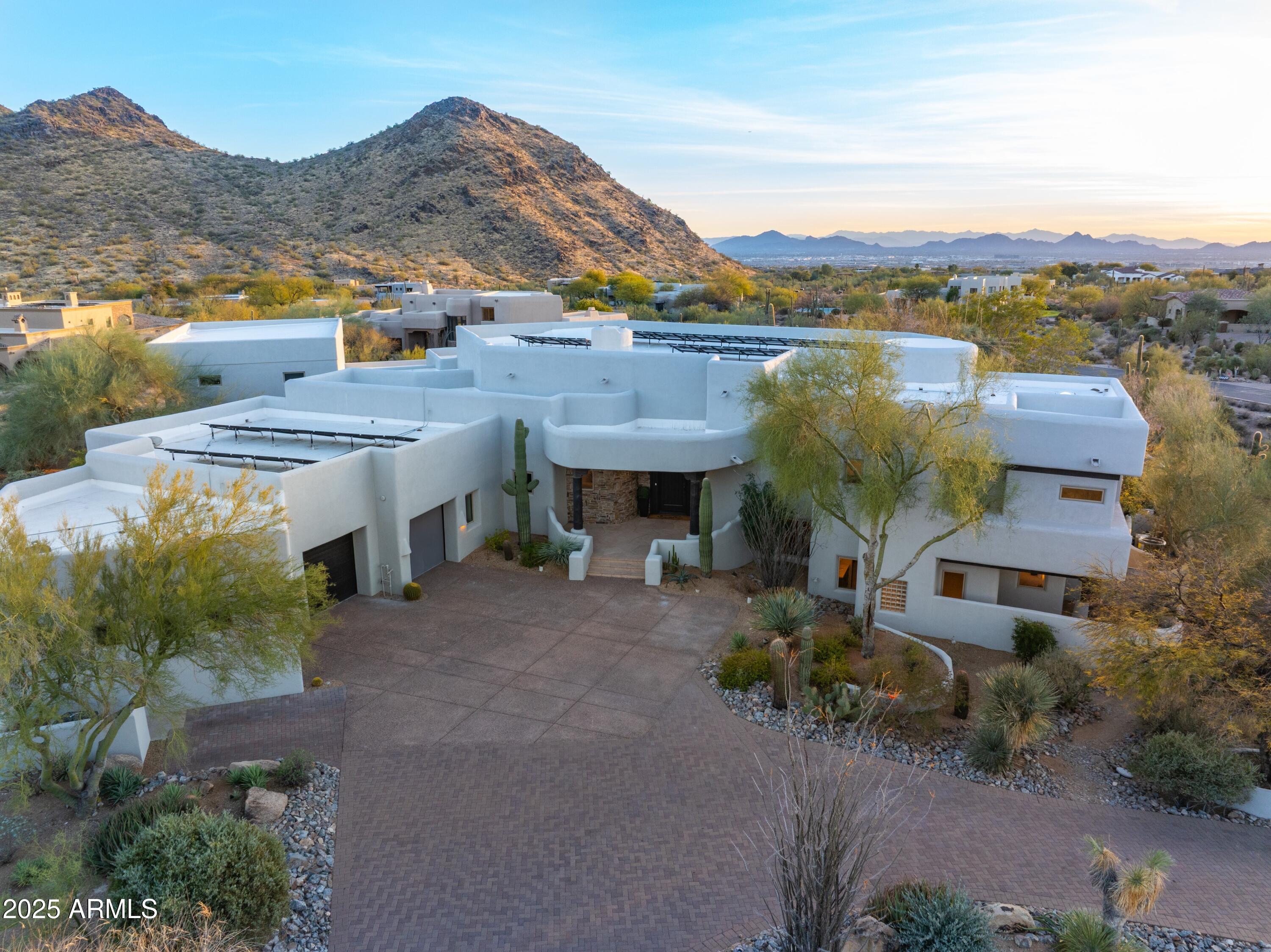 10029 E Calle De Las Brisas --