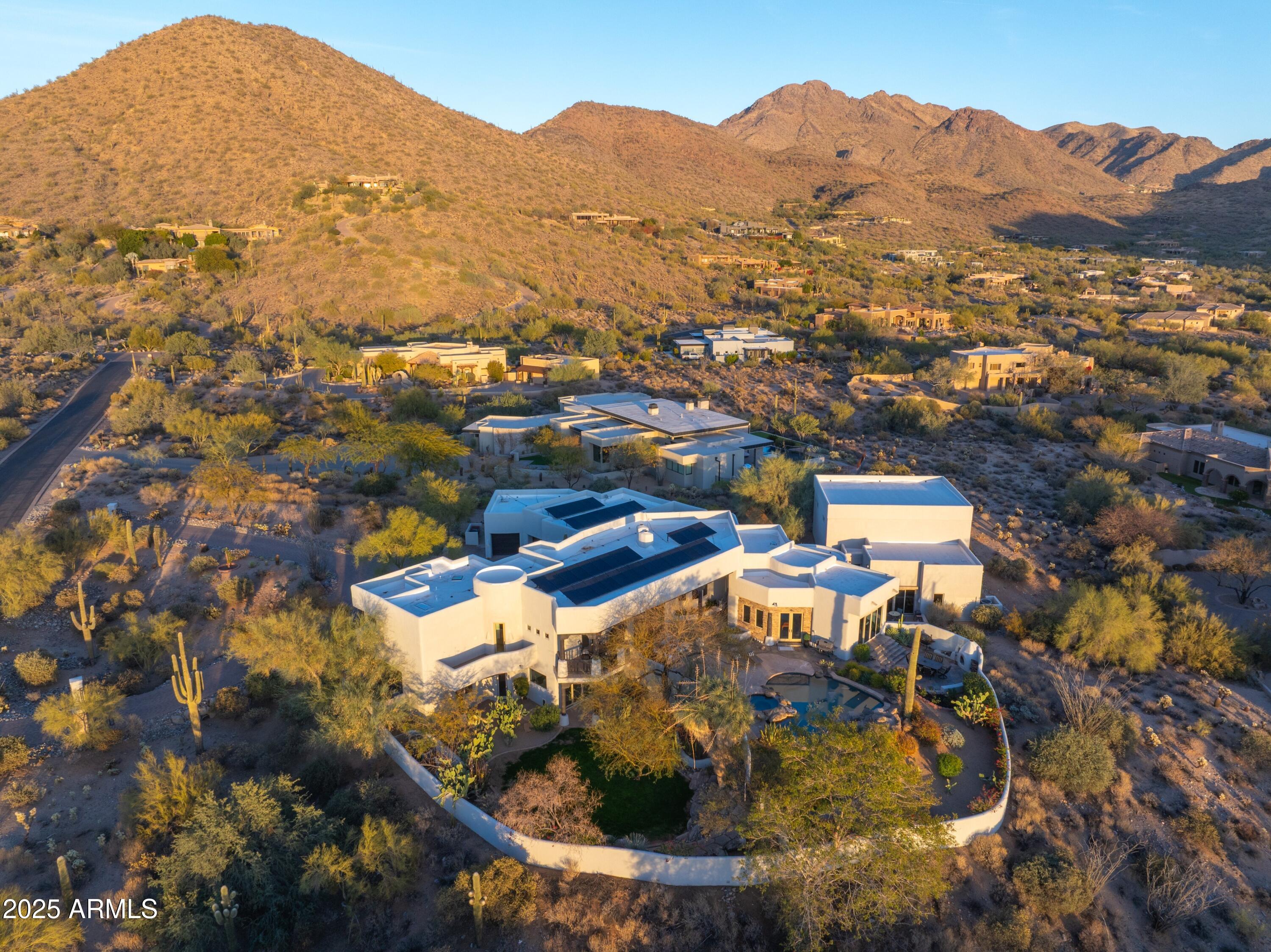 10029 E Calle De Las Brisas --