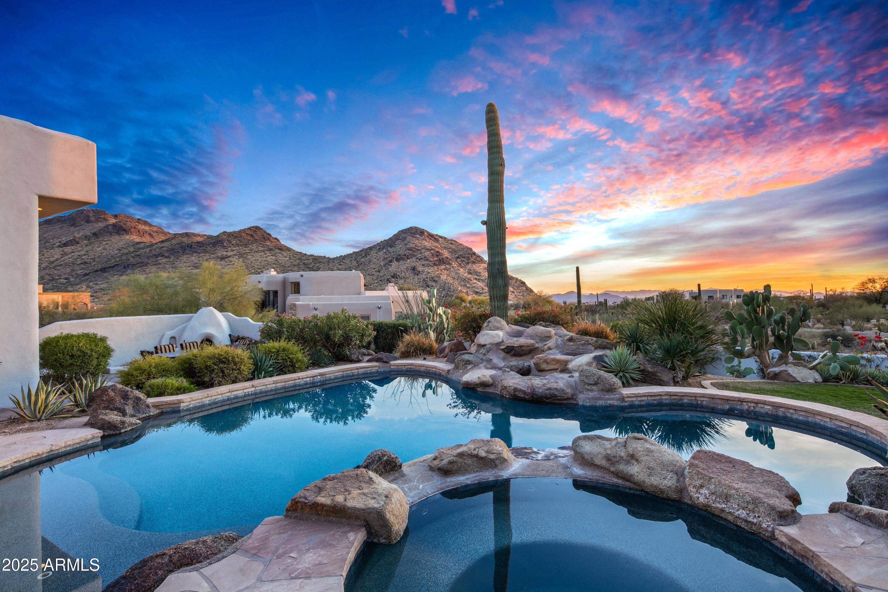 10029 E Calle De Las Brisas --