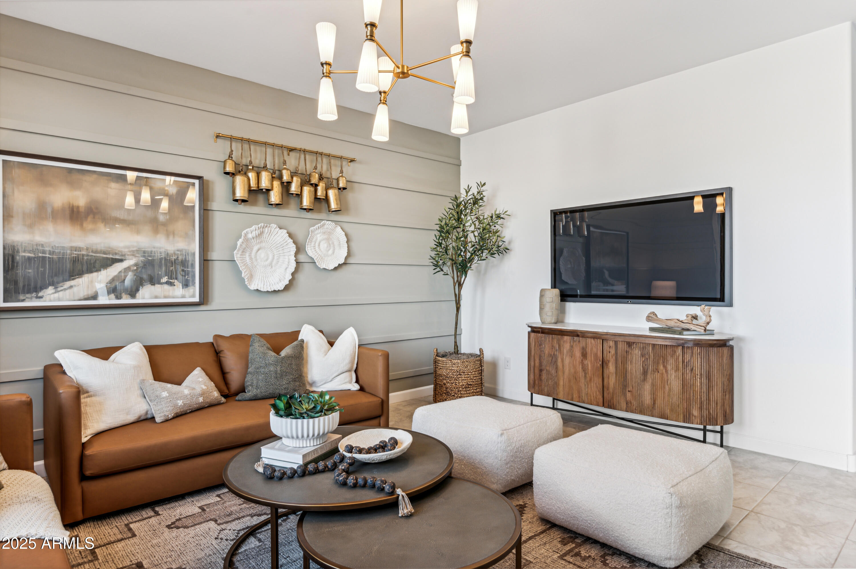 1531 E GLAZIER Drive