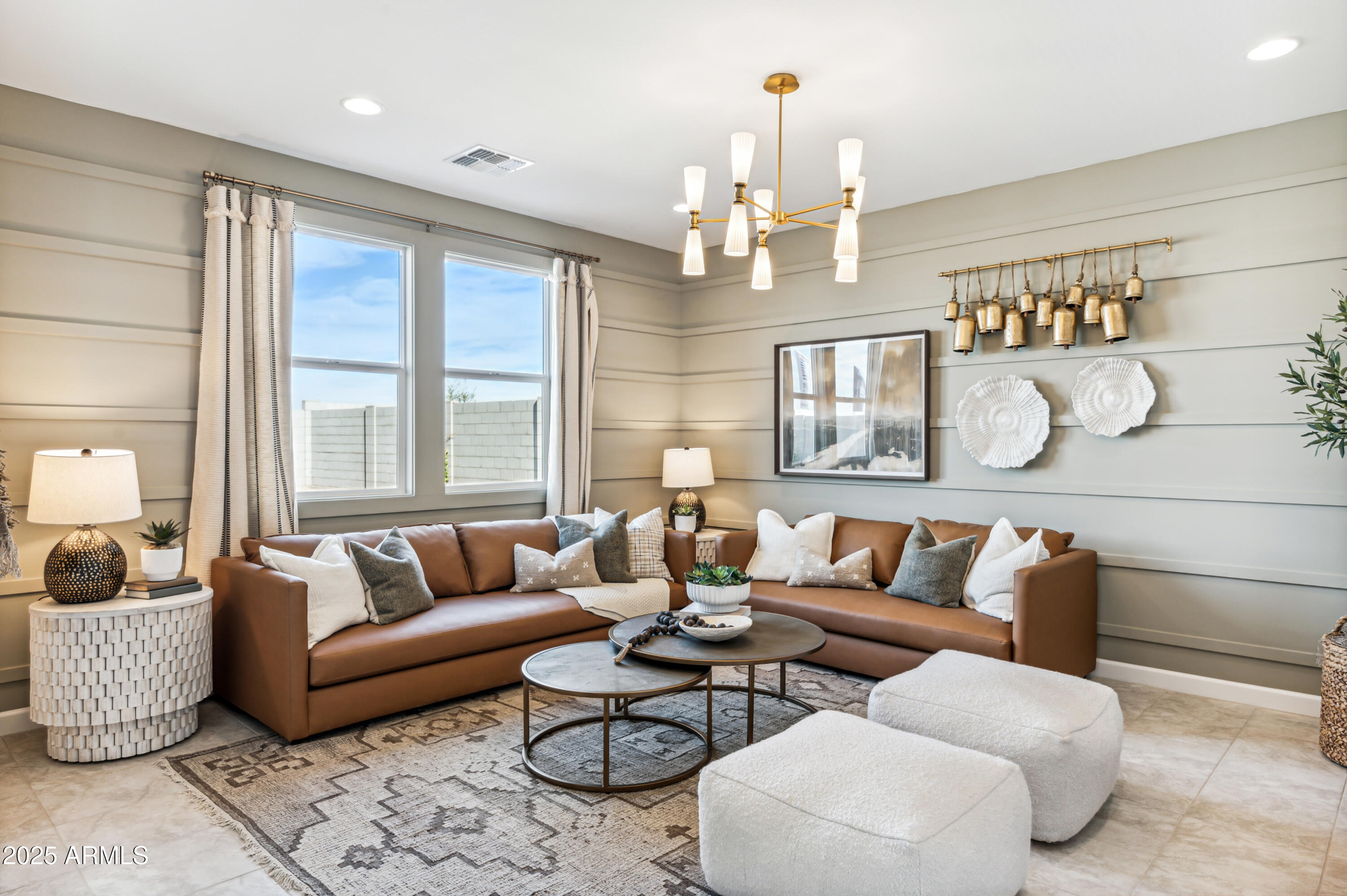 1531 E GLAZIER Drive