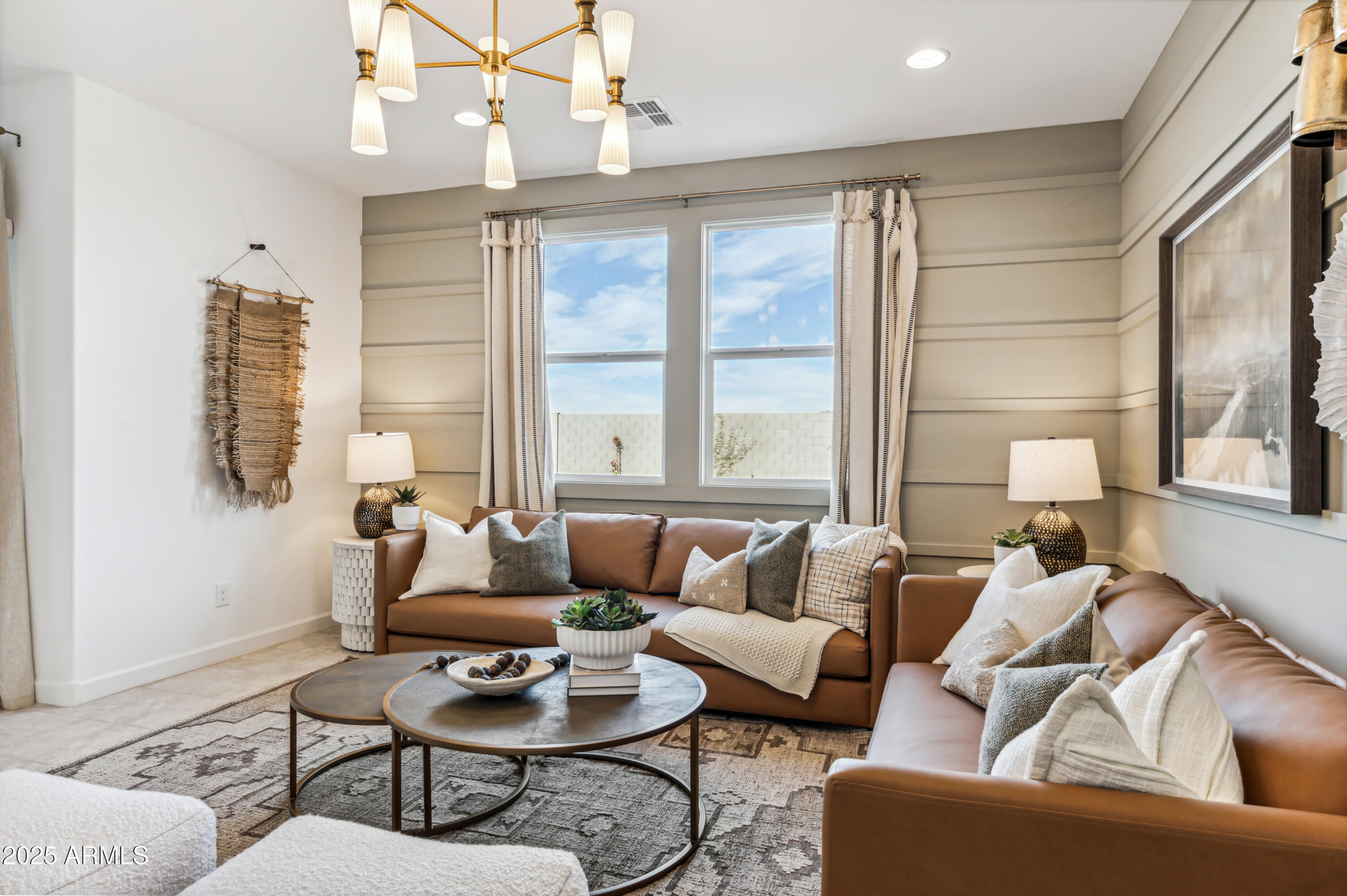 1531 E GLAZIER Drive