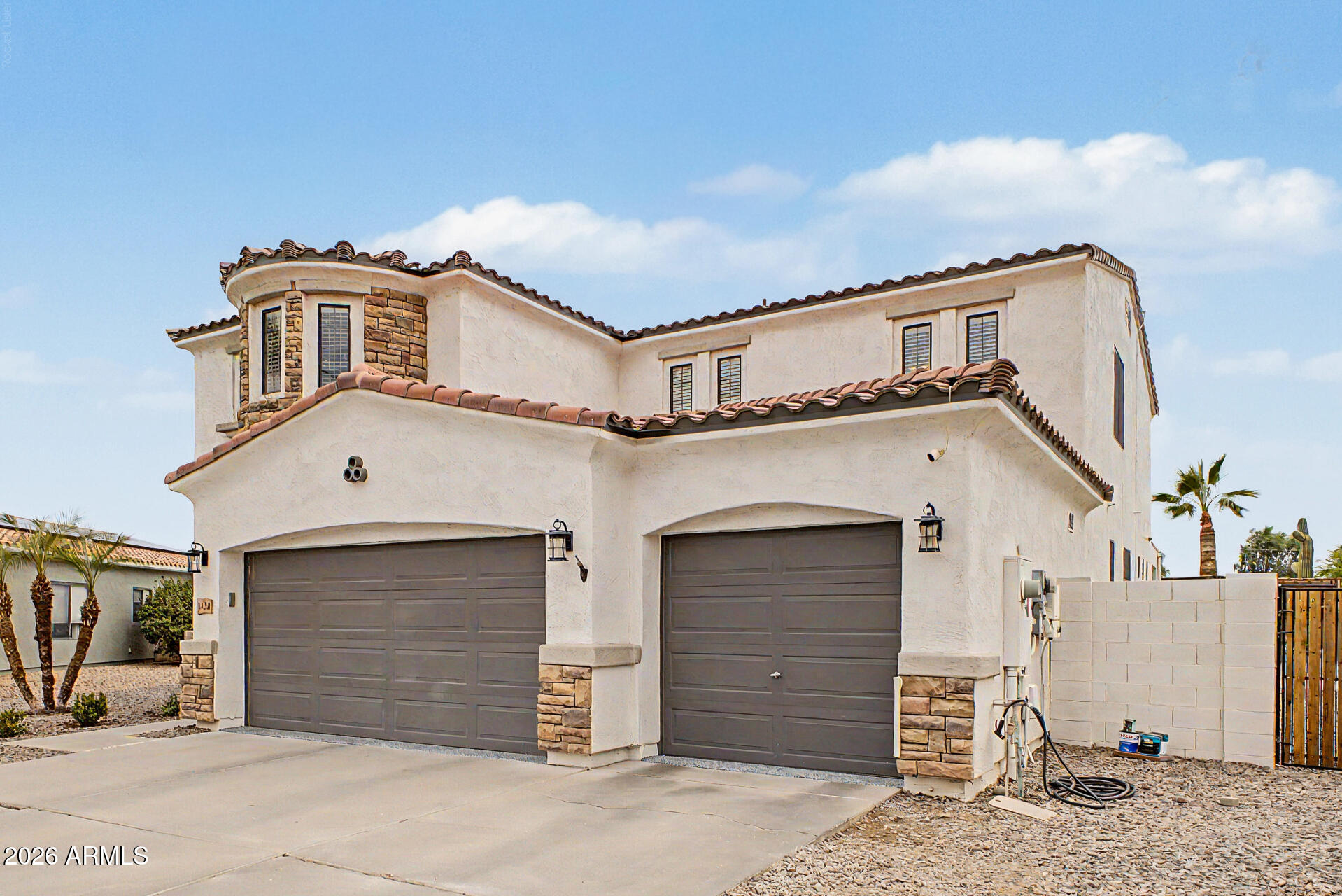 1421 E SADDLEBROOK Court