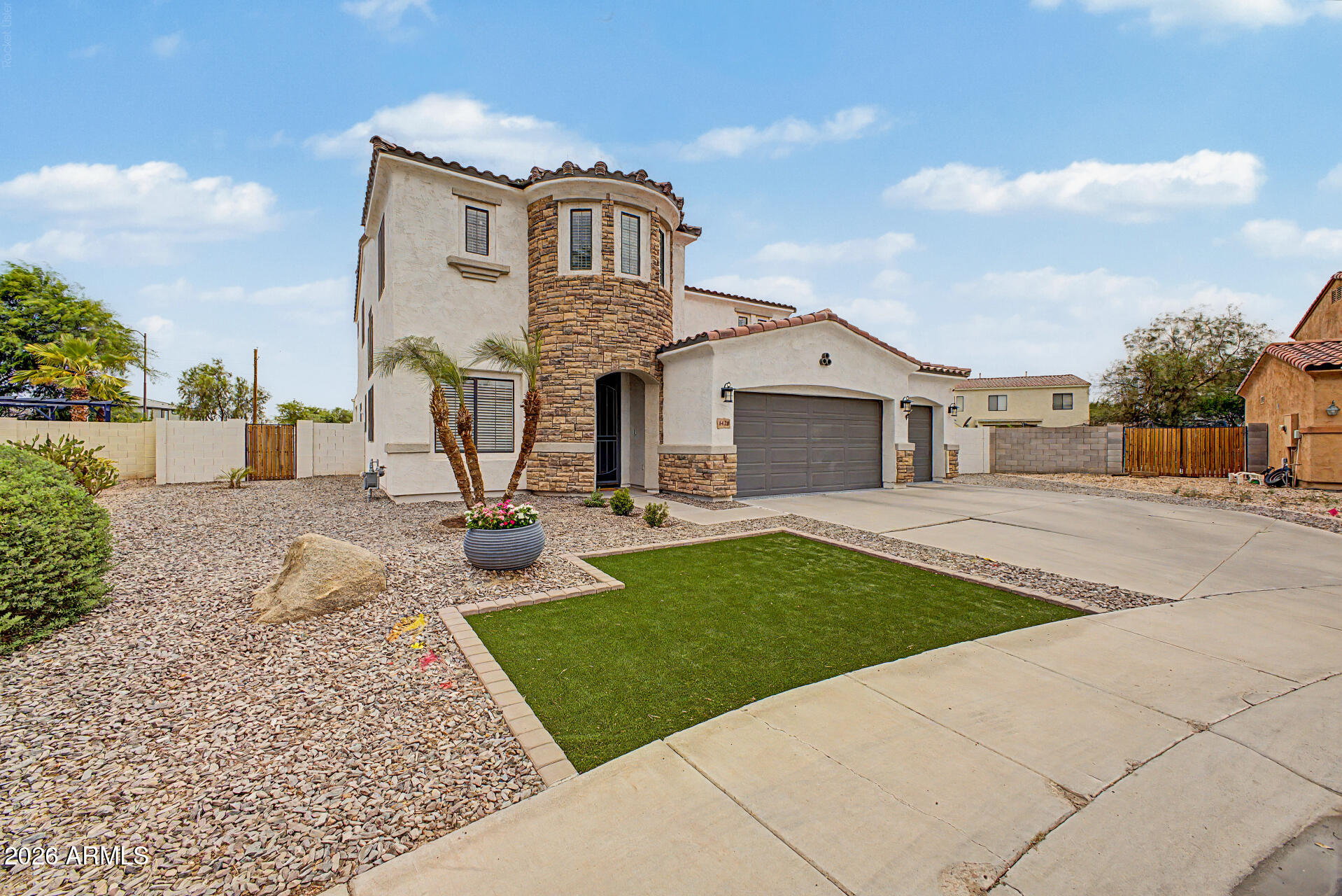 1421 E SADDLEBROOK Court