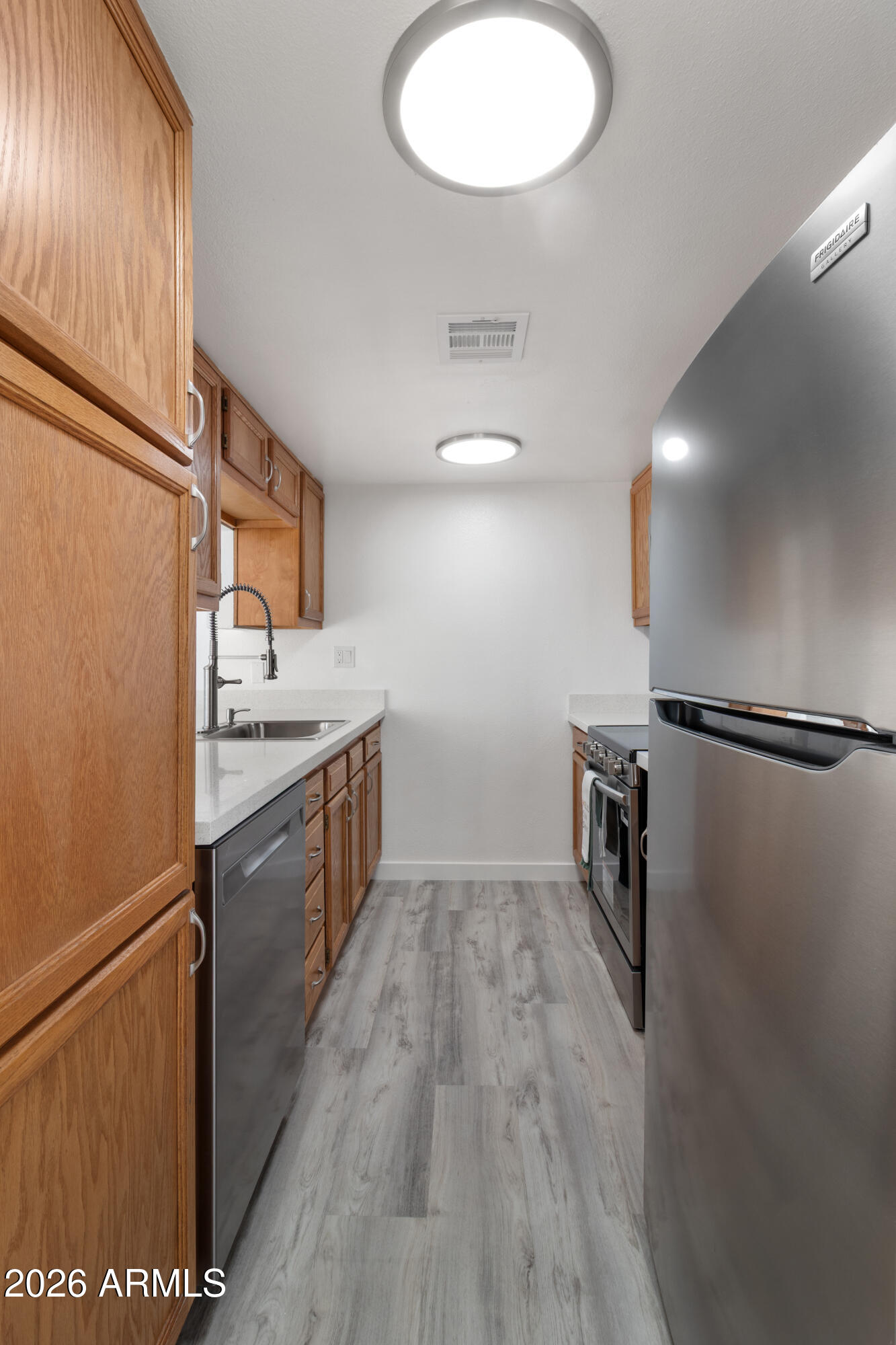 3033 E DEVONSHIRE Avenue 2005