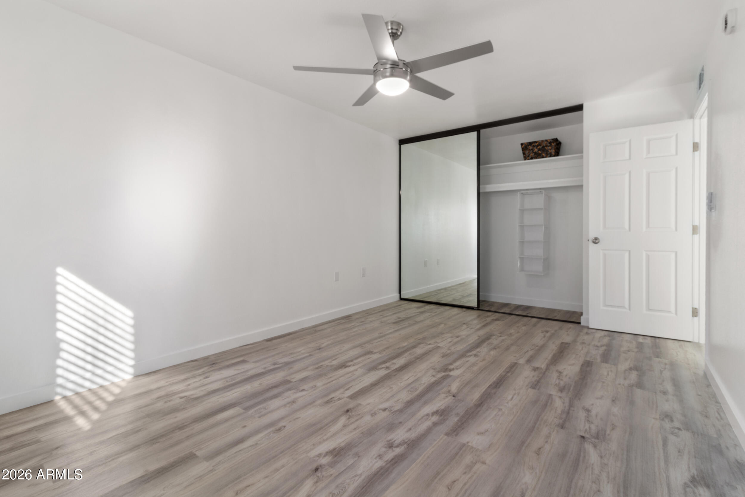 3033 E DEVONSHIRE Avenue 2005