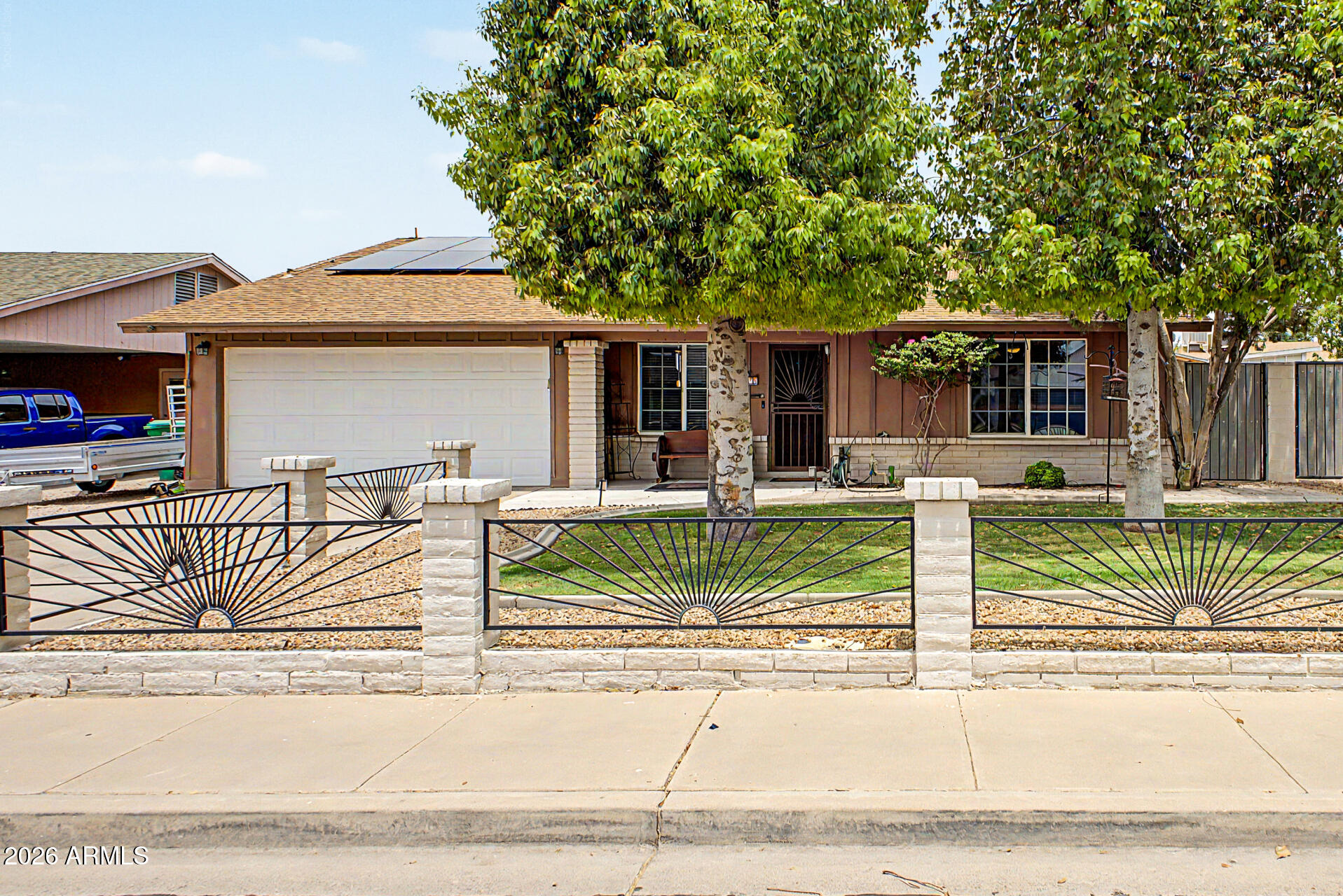 2214 E HOLMES Avenue