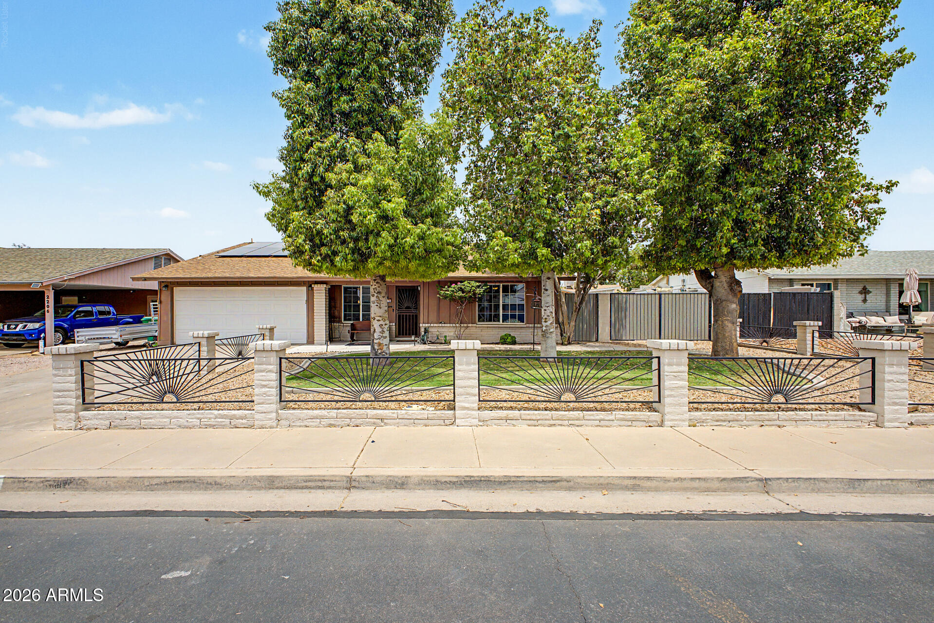 2214 E HOLMES Avenue