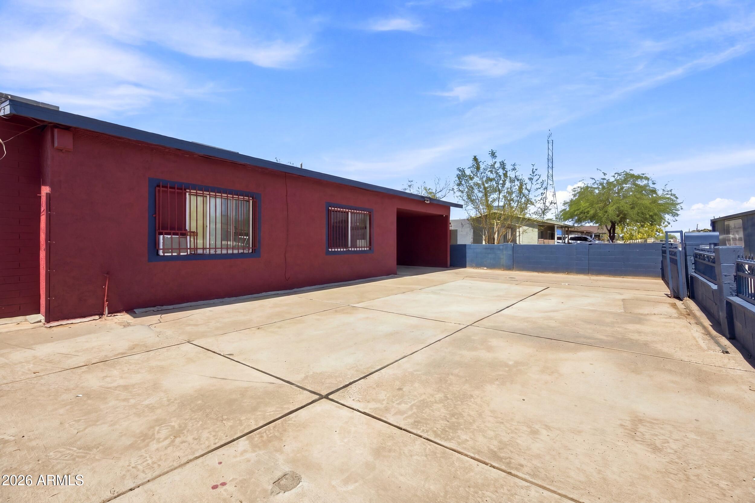 902 S 30TH Drive