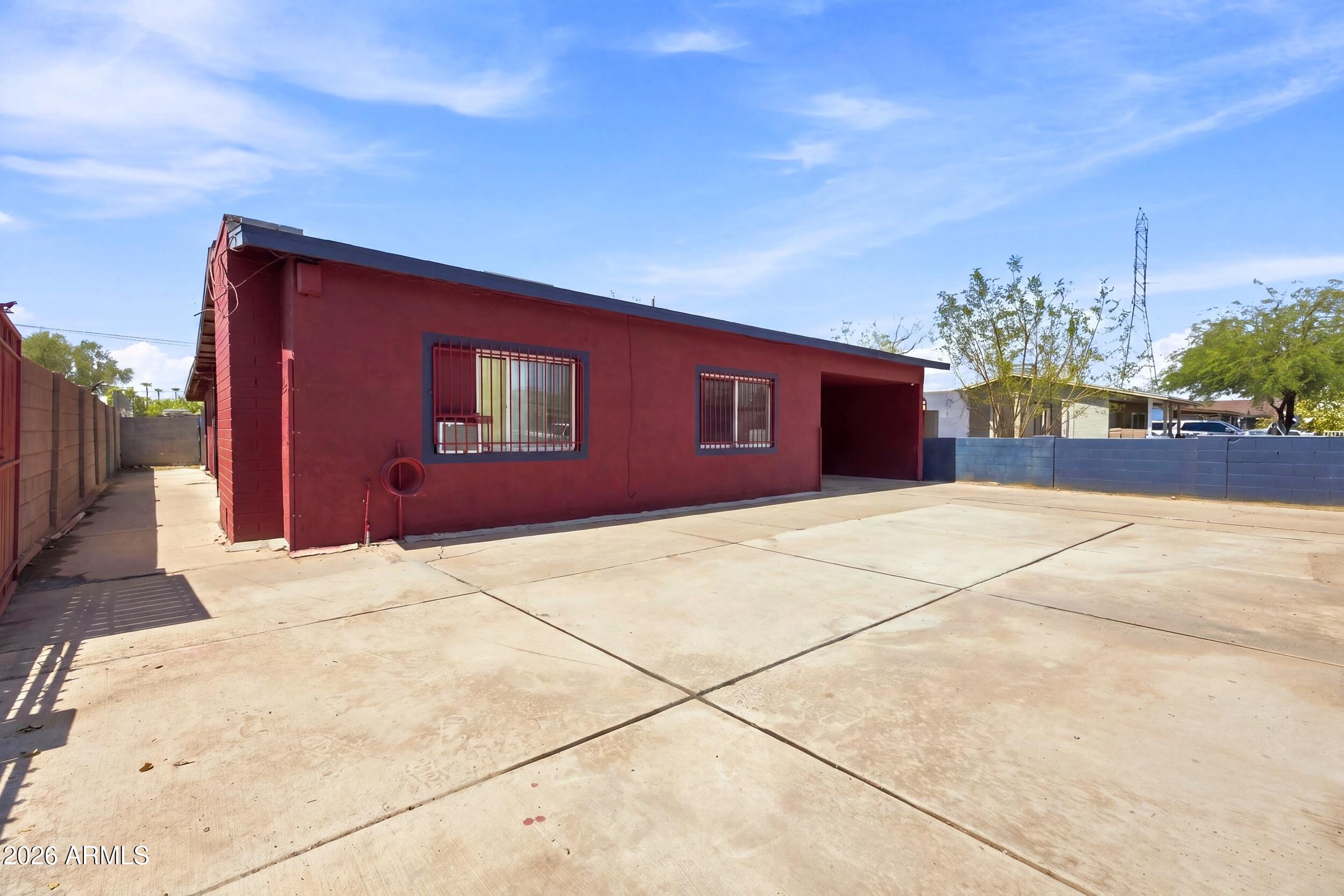 902 S 30TH Drive