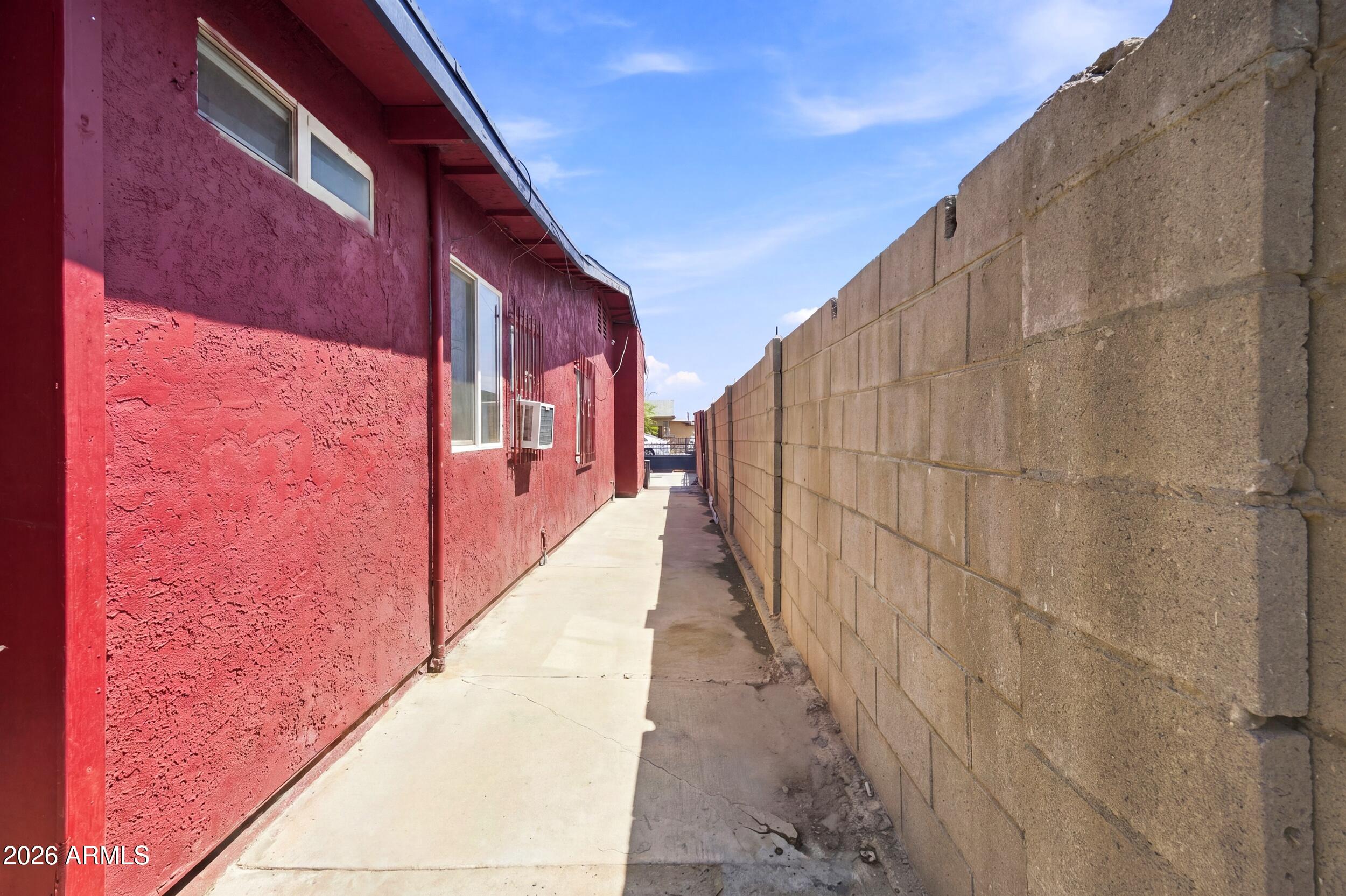 902 S 30TH Drive