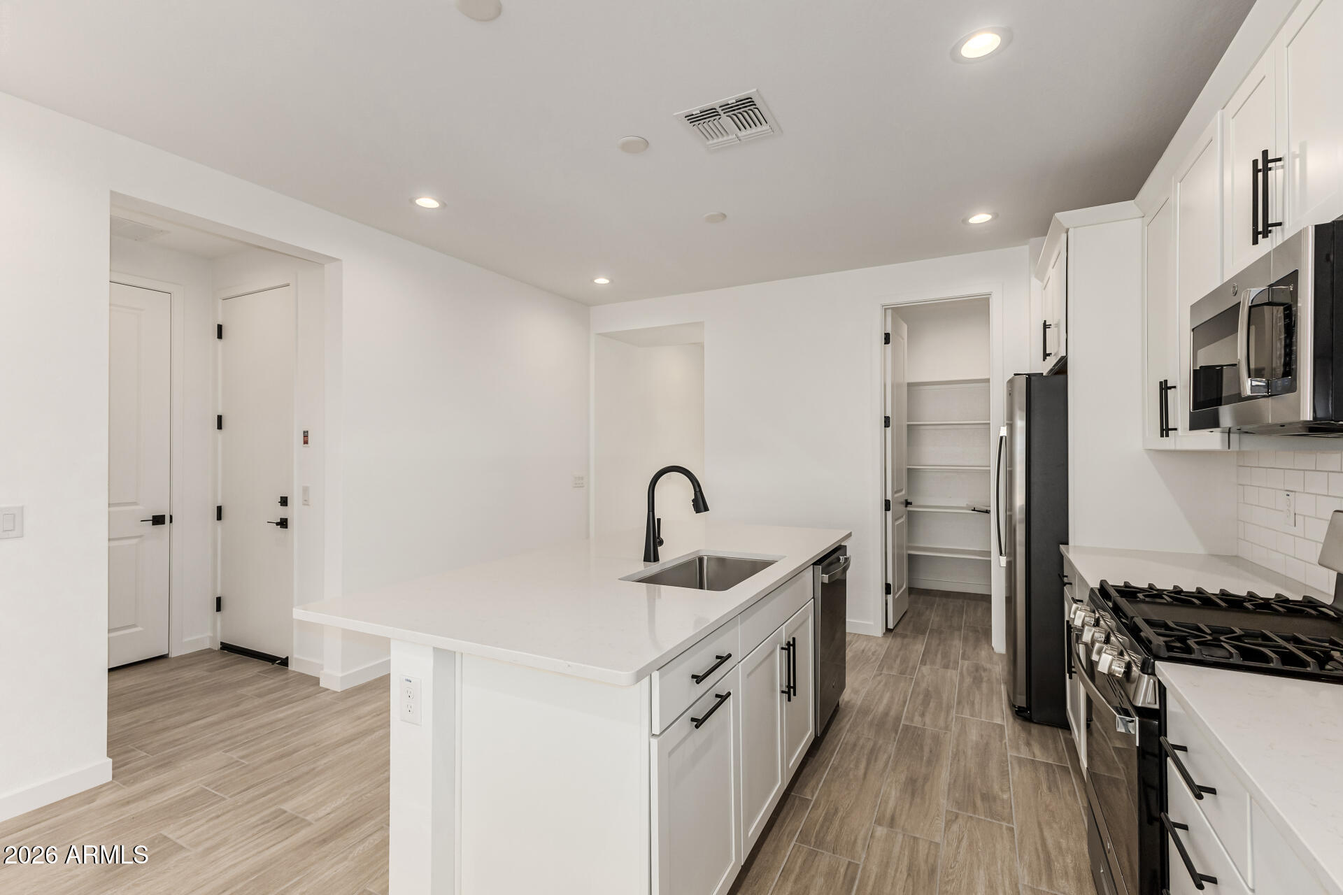 15850 W VOGEL Avenue