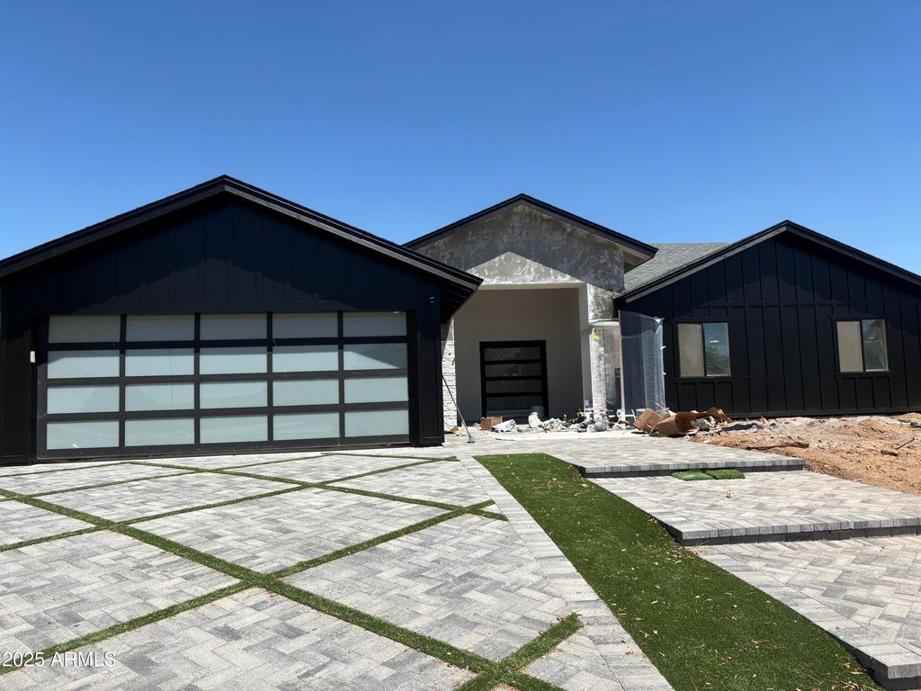 Photo of 1739 N Silverado, Mesa, AZ 85205 (MLS # 6927406)