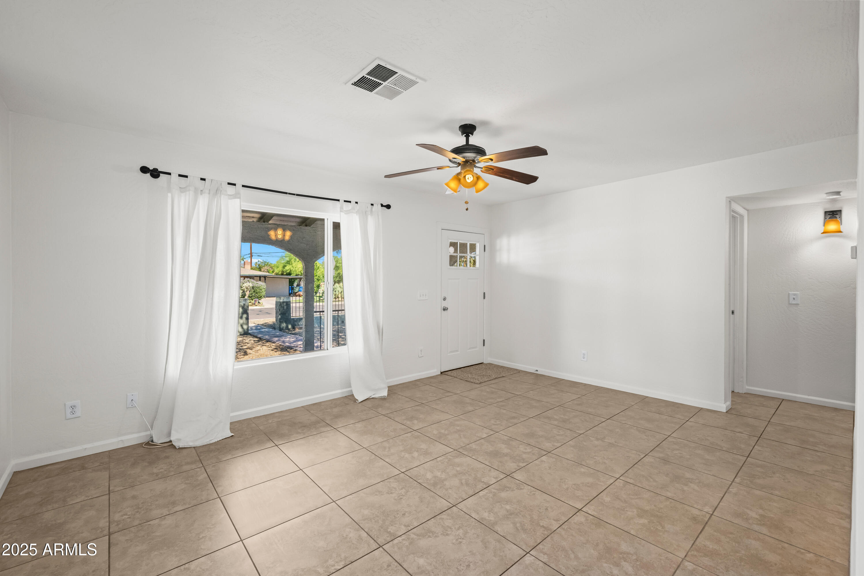 2647 E WHITTON Avenue