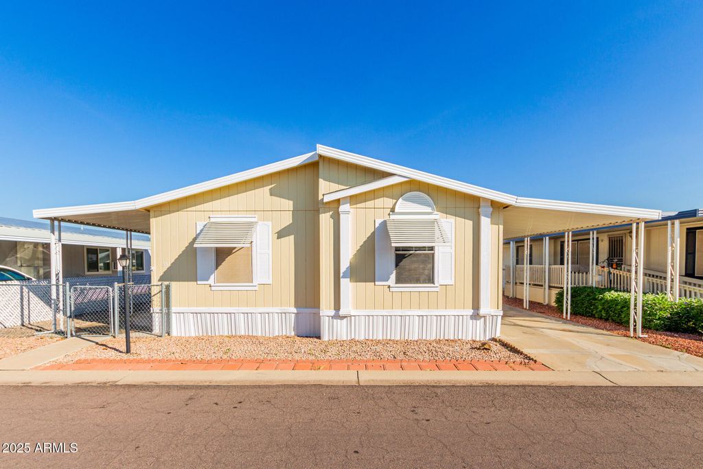 Photo of 10955 N 79th Avenue #33, Peoria, AZ 85345 (MLS # 6952430)