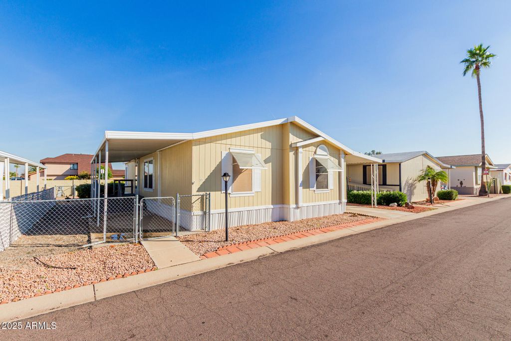 Photo of 10955 N 79th Avenue #33, Peoria, AZ 85345 (MLS # 6952430)