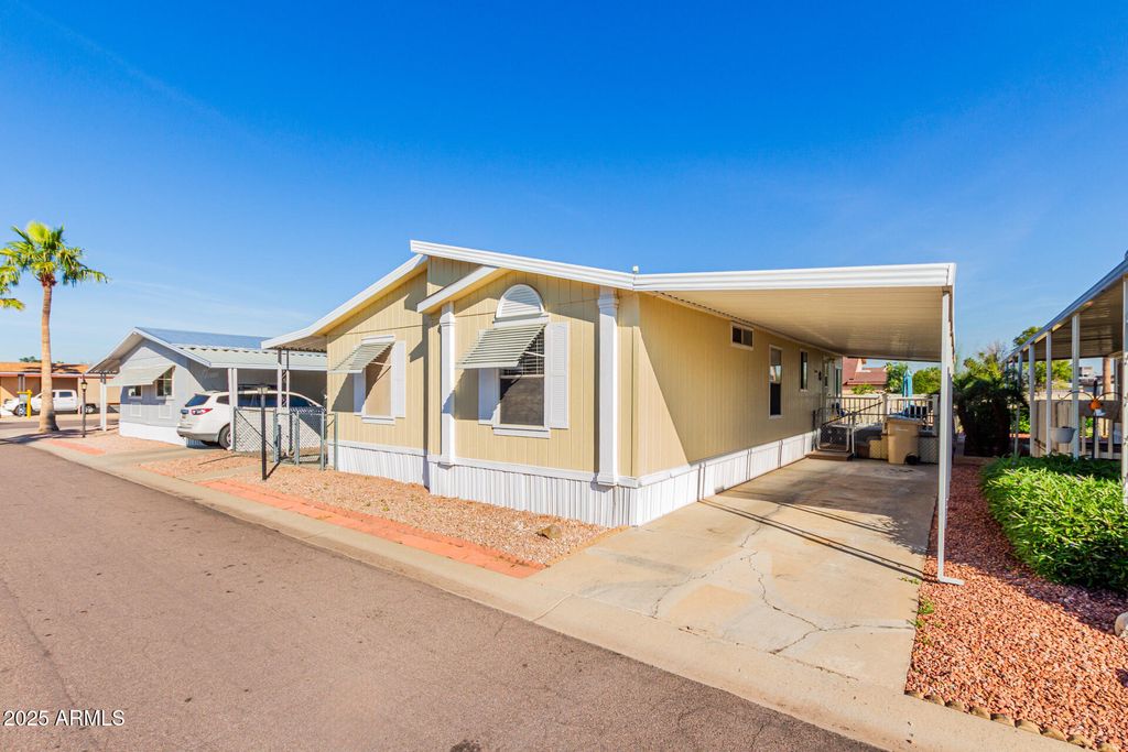 Photo of 10955 N 79th Avenue #33, Peoria, AZ 85345 (MLS # 6952430)