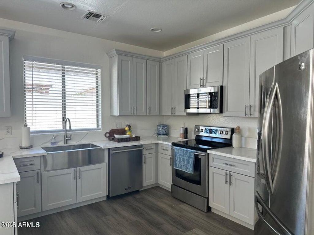 Photo of 6421 S 23rd Drive, Phoenix, AZ 85041 (MLS # 6952627)