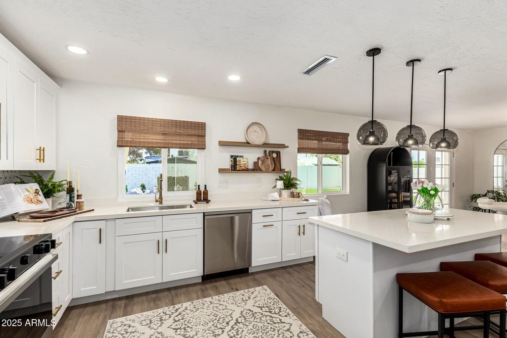 Photo of 1845 E La Donna Drive, Tempe, AZ 85283 (MLS # 6895136)