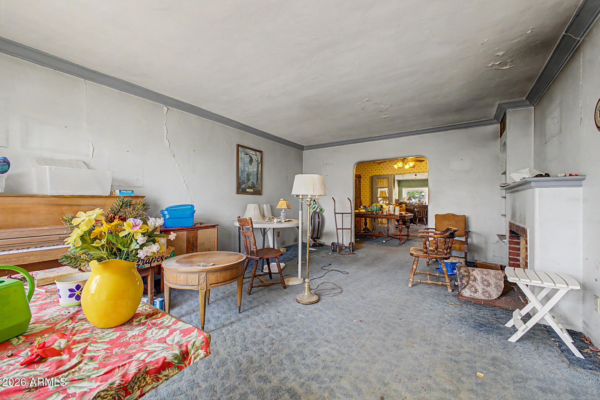 916 E CAMBRIDGE Avenue