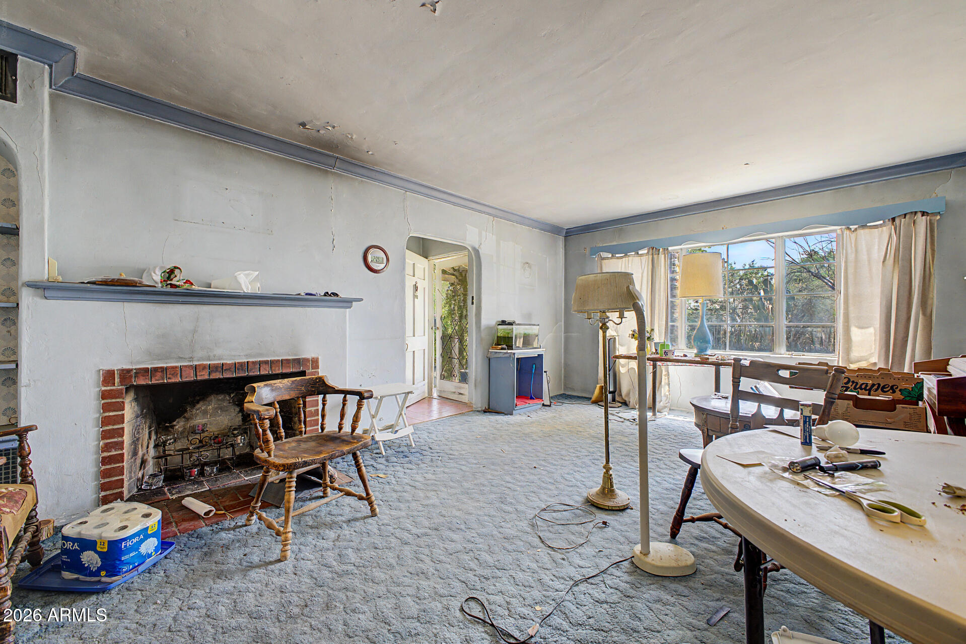 916 E CAMBRIDGE Avenue