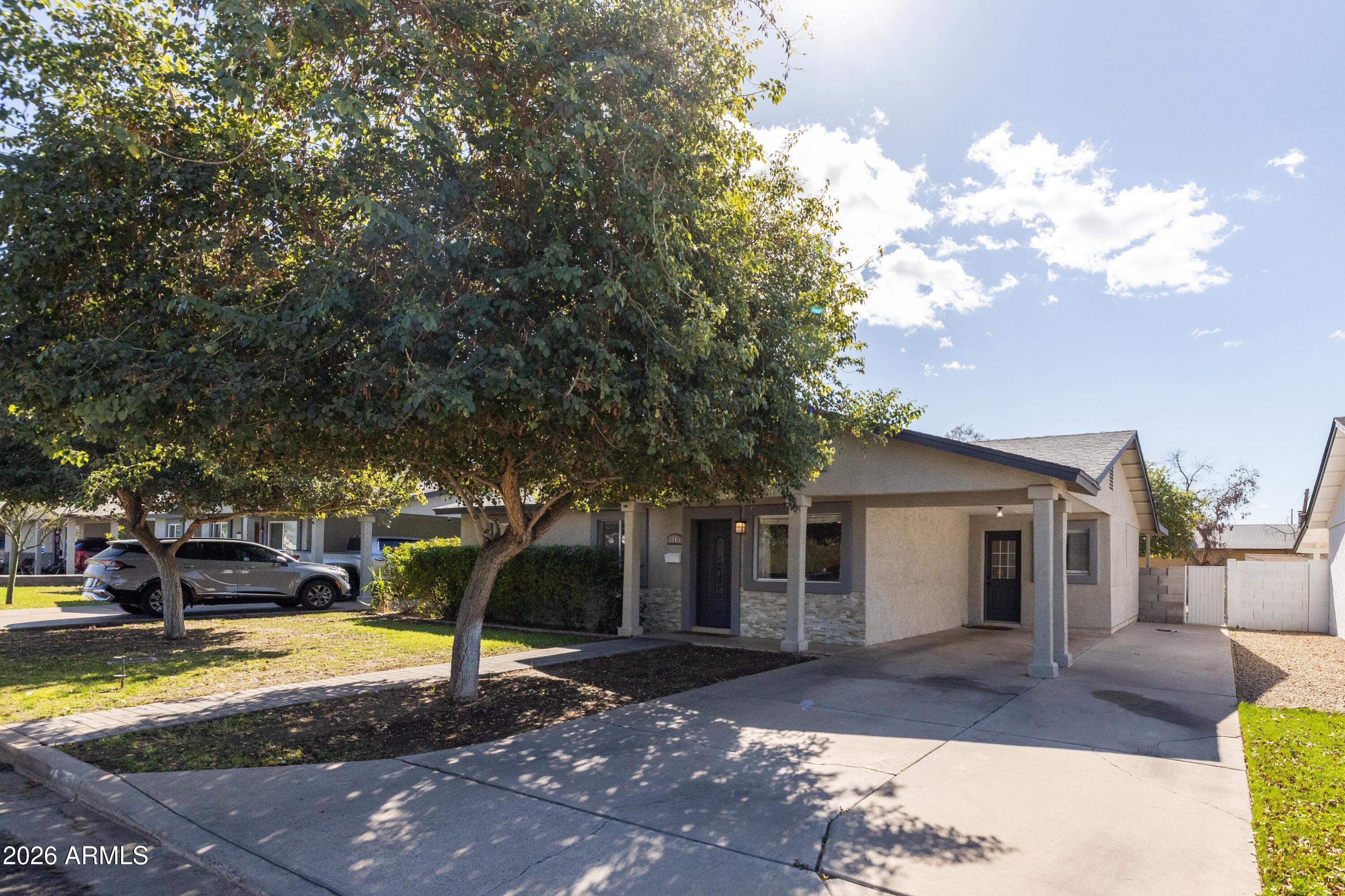 1413 E WINDSOR Avenue