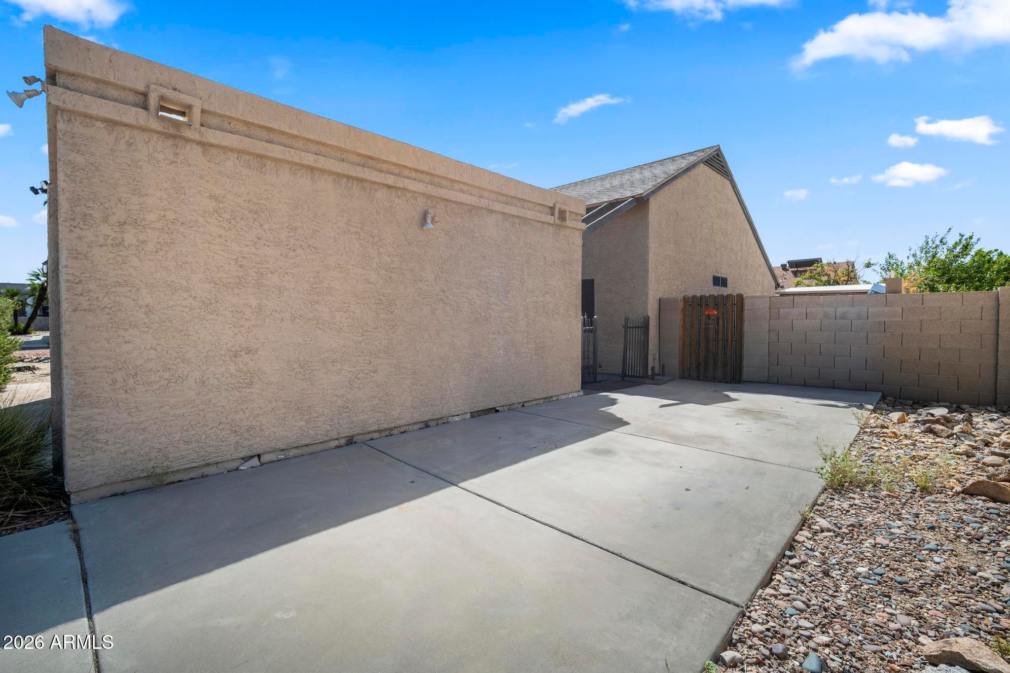 1225 E KRISTAL Way