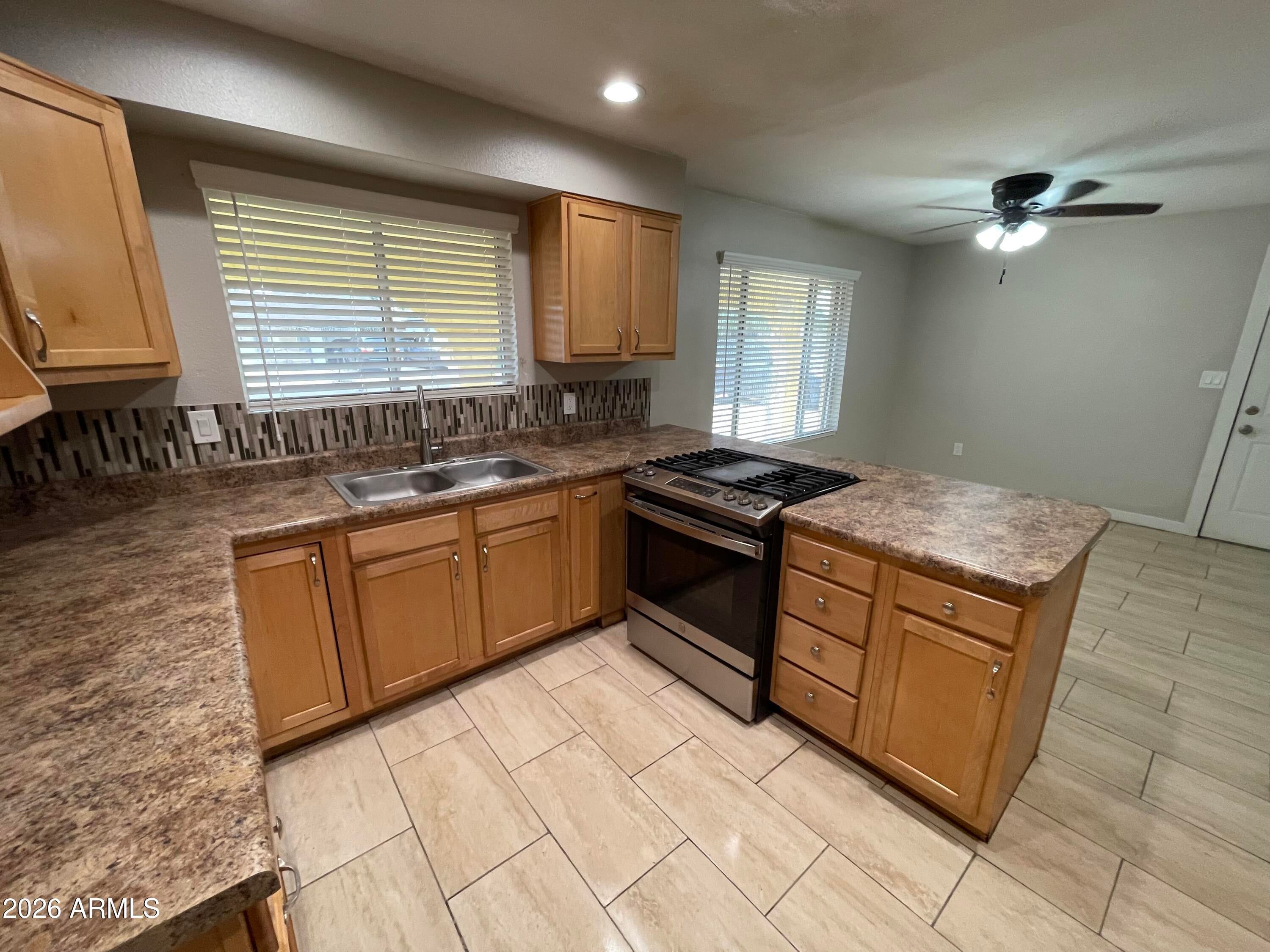 2211 N 54TH Lane