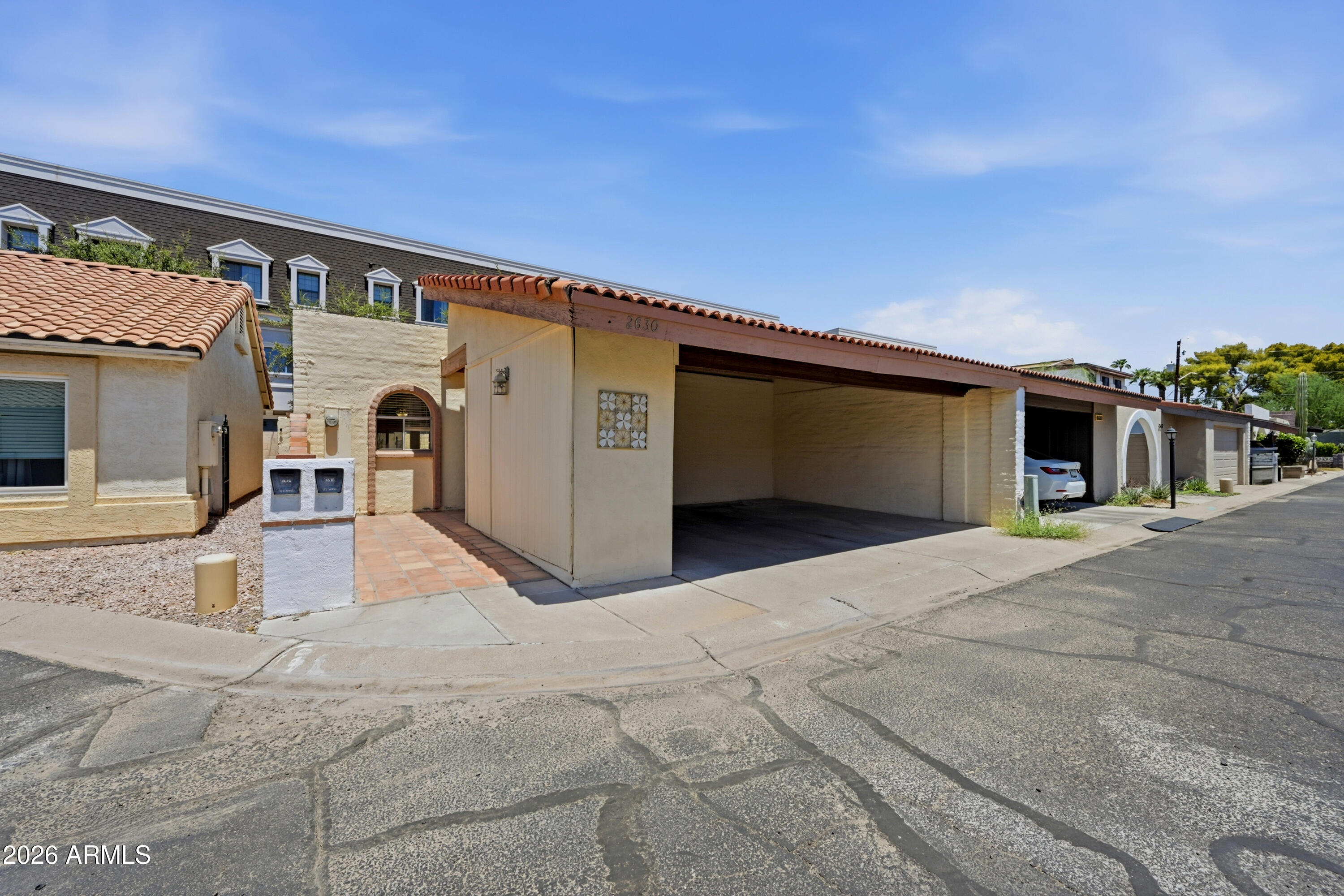2630 E Roma Avenue