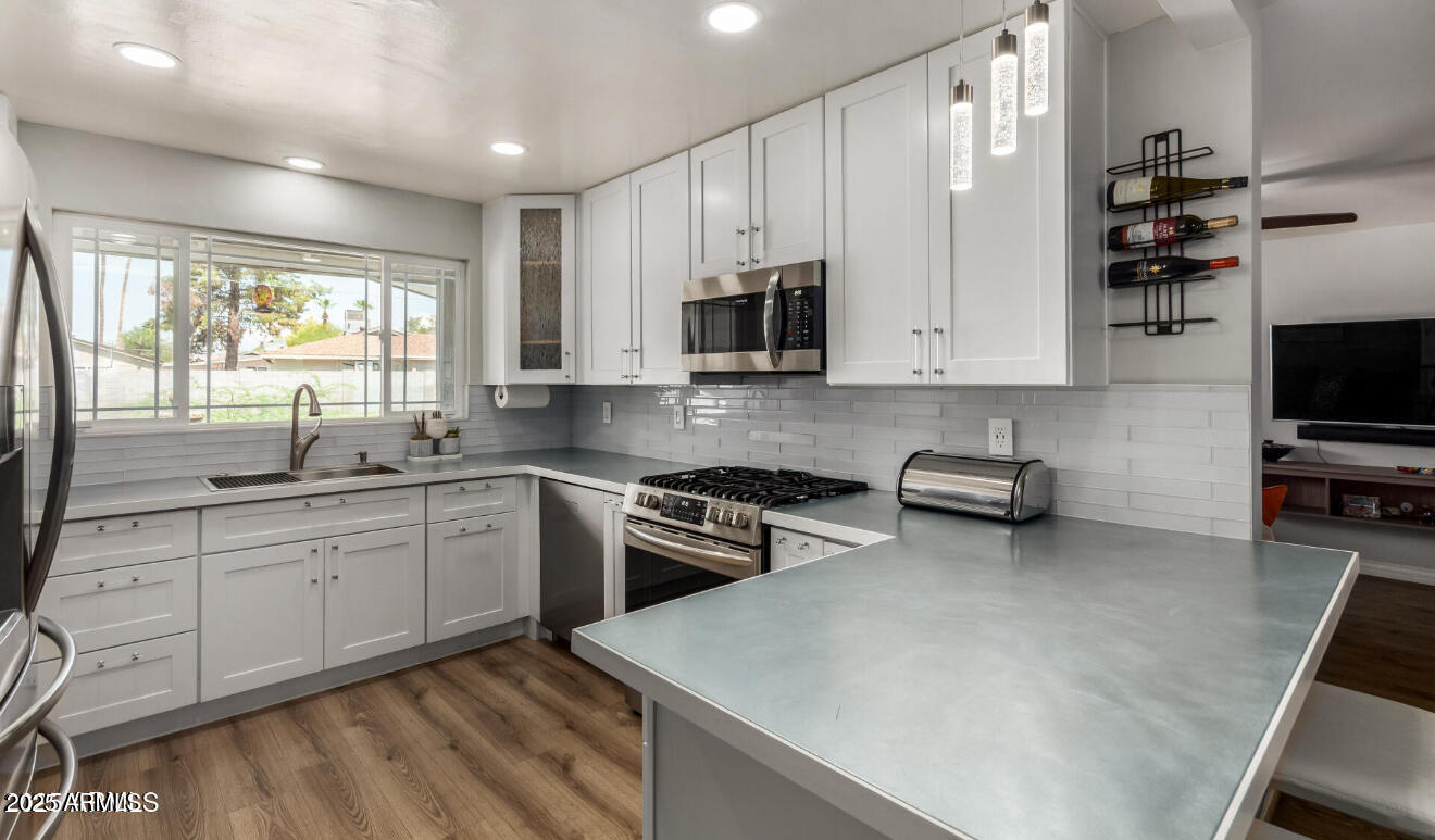 3813 E VERNON Avenue