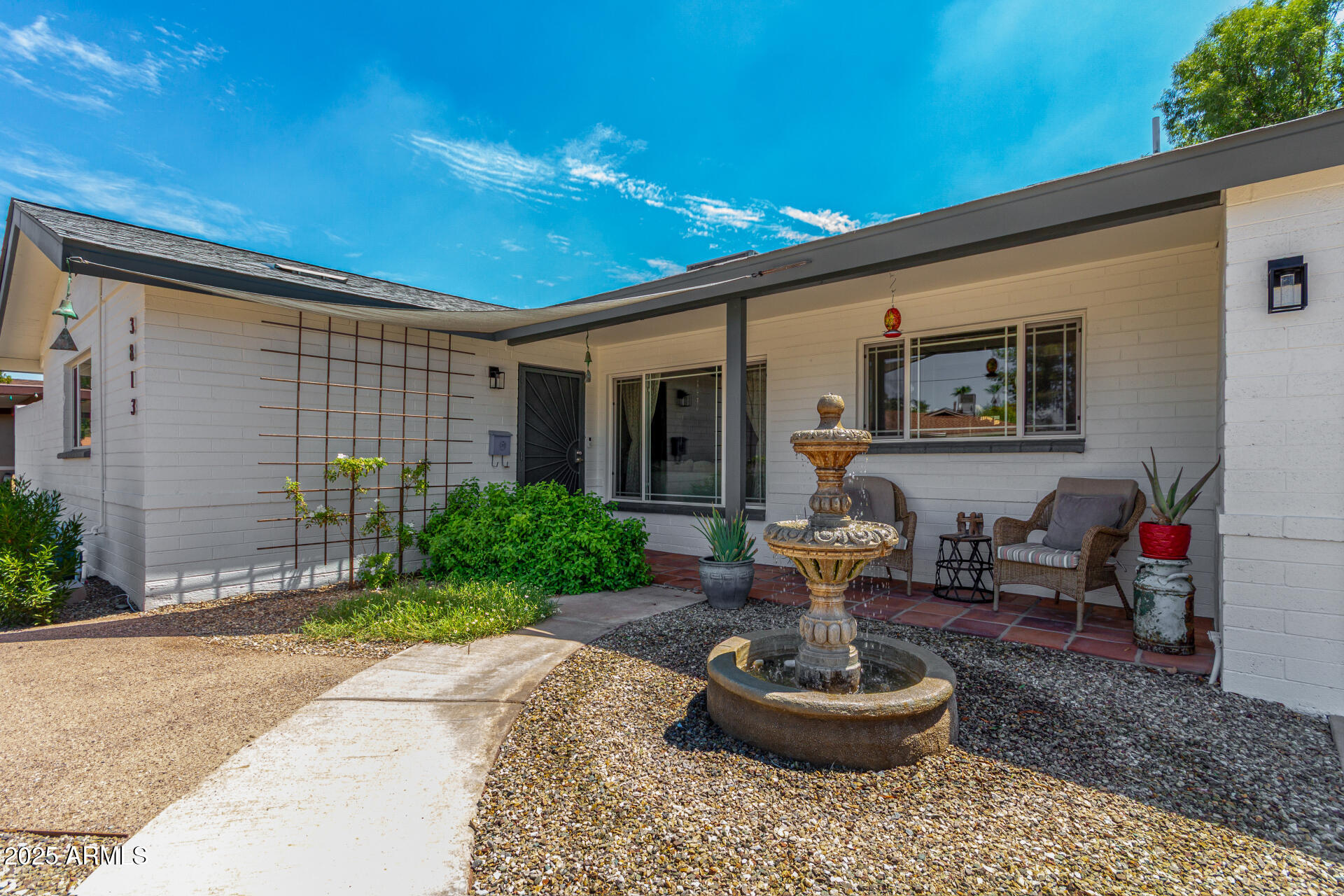 3813 E VERNON Avenue