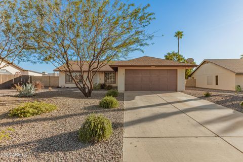 8057 W DREYFUS Drive Peoria AZ 85381