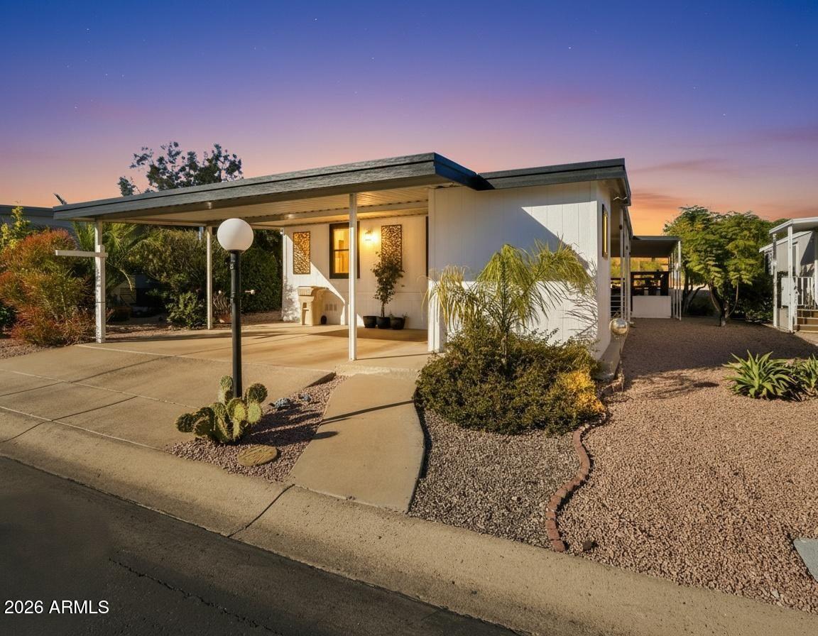 2233 E BEHREND Drive 15