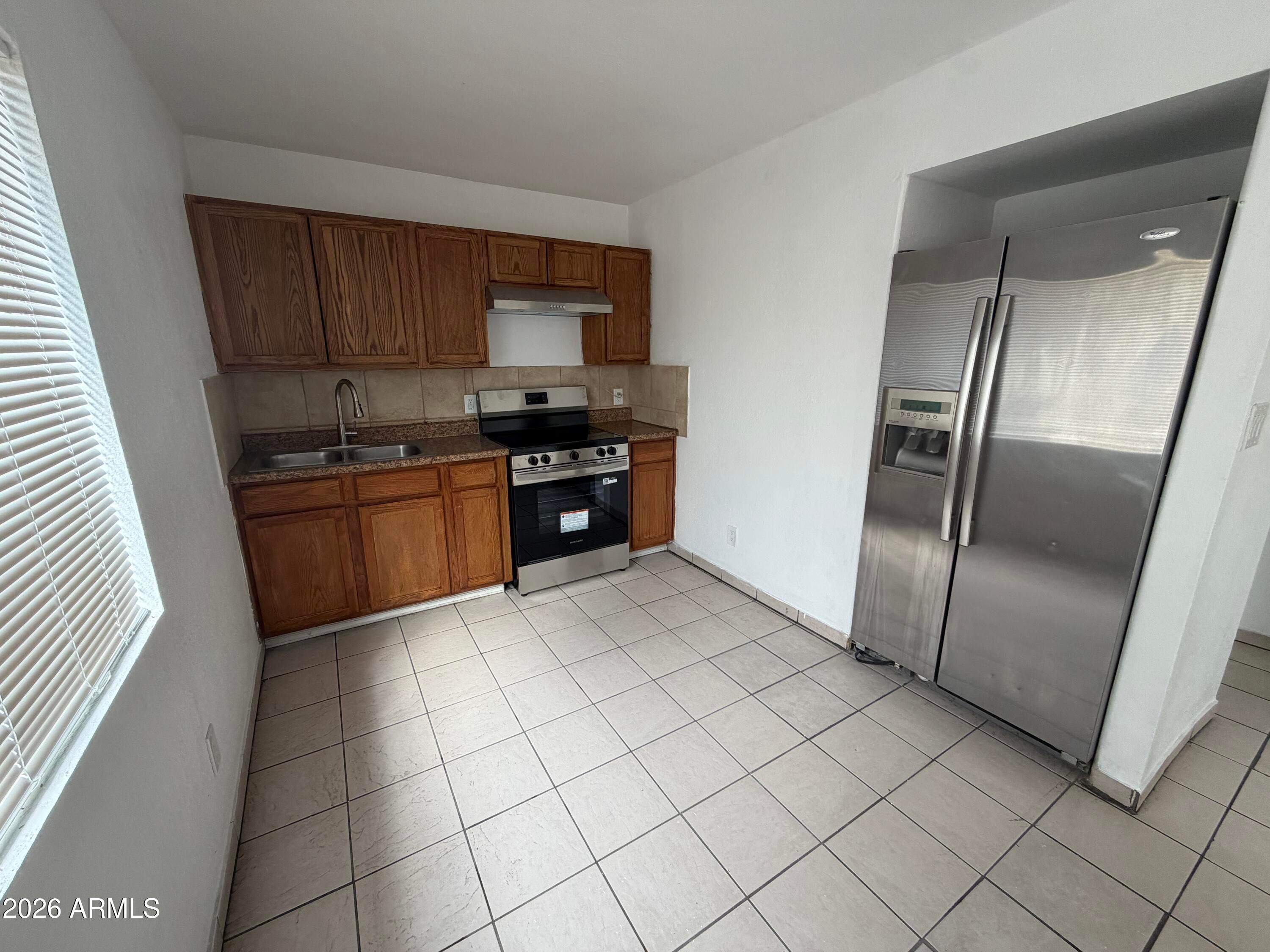 3233 W MELVIN Street