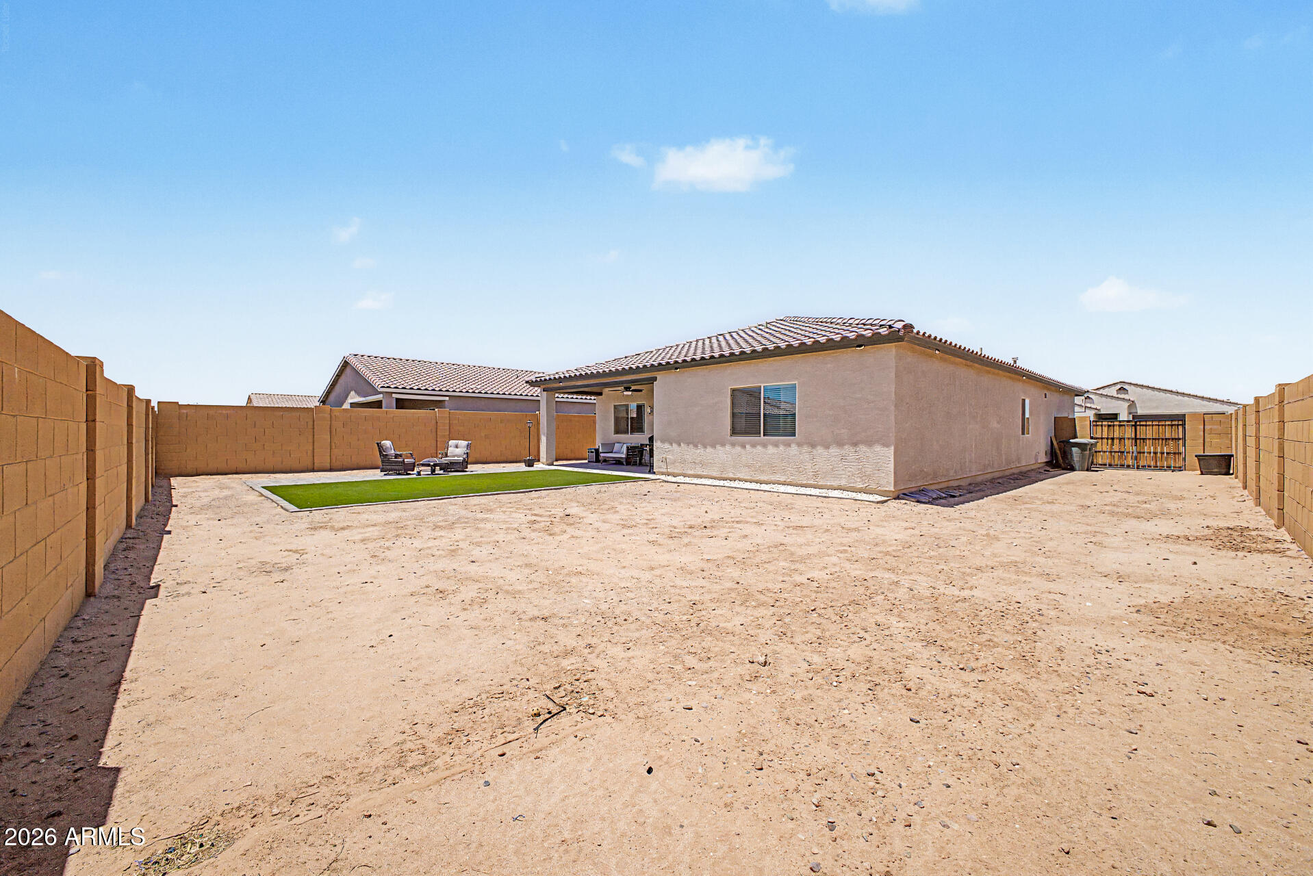 857 E DIAMOND Drive