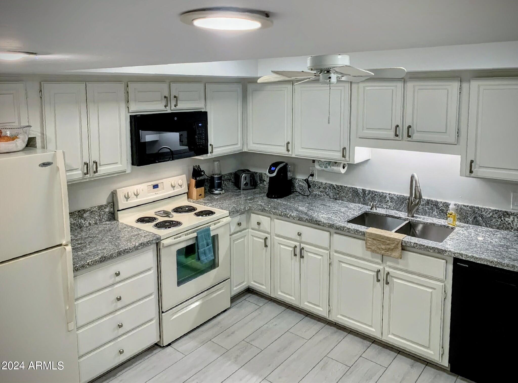 Phoenix, Arizona 85016, United States, 1 Bedroom Bedrooms, ,2 BathroomsBathrooms,Residential,Active,224625