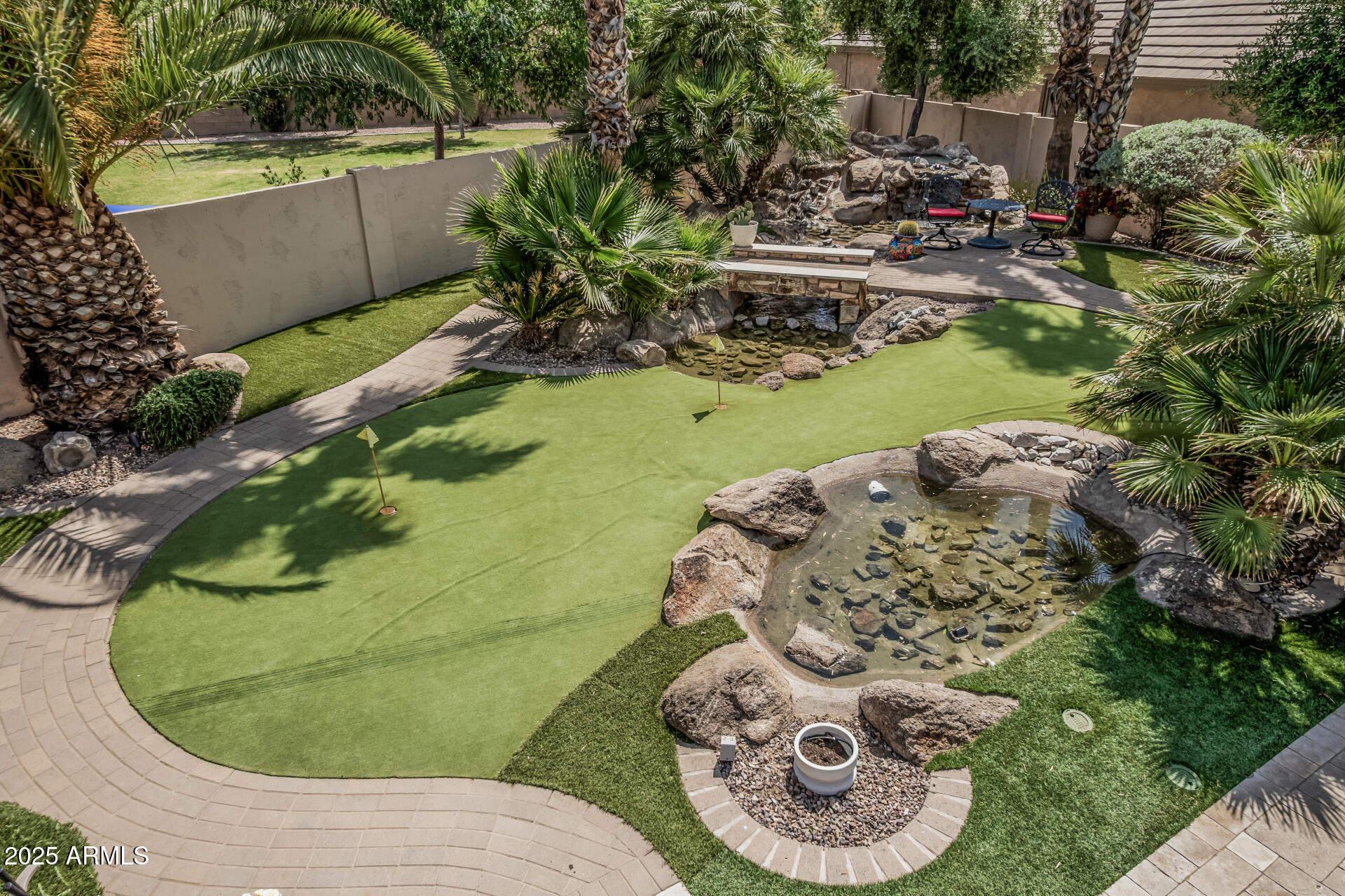 2361 E EVERGLADE Court