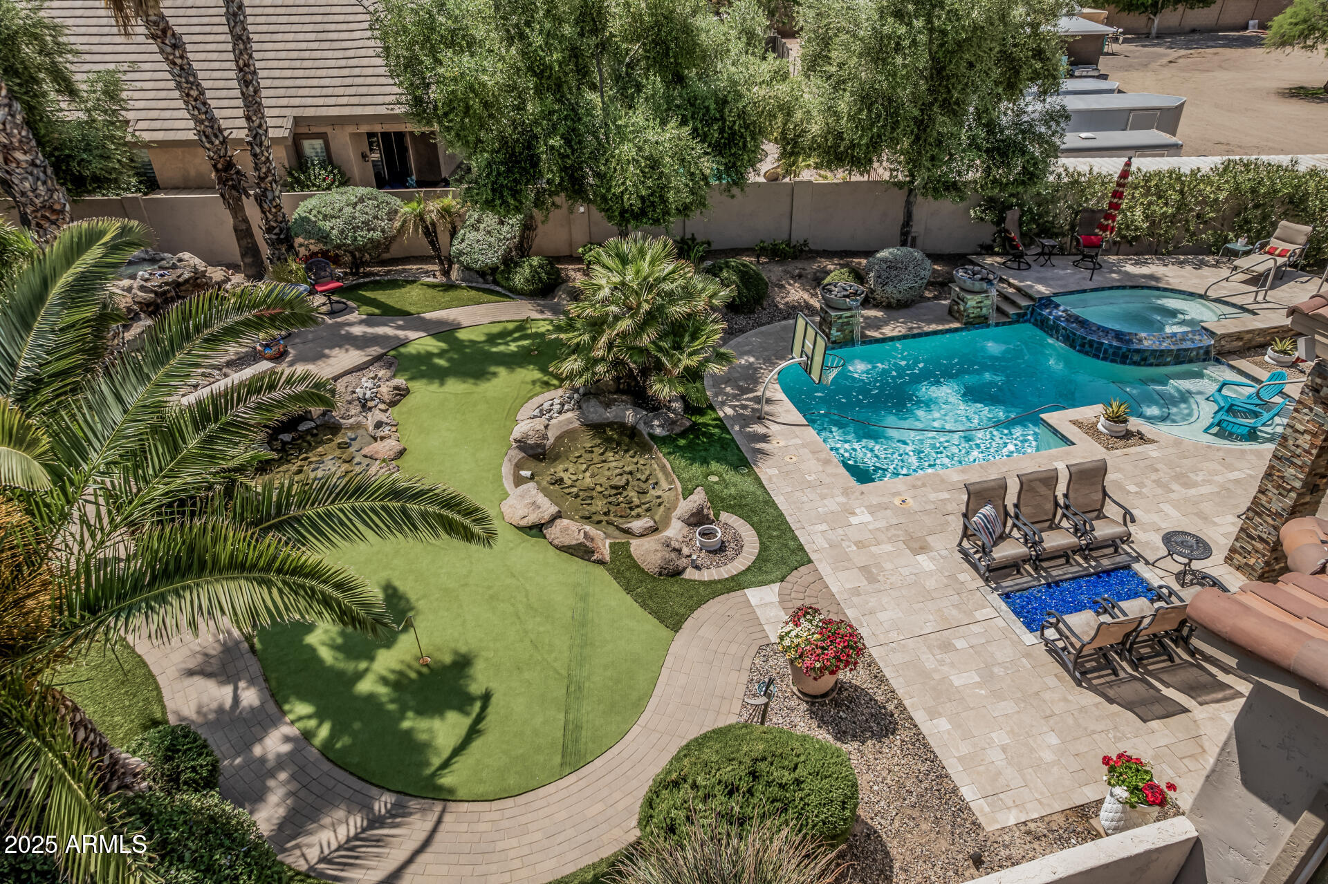 2361 E EVERGLADE Court