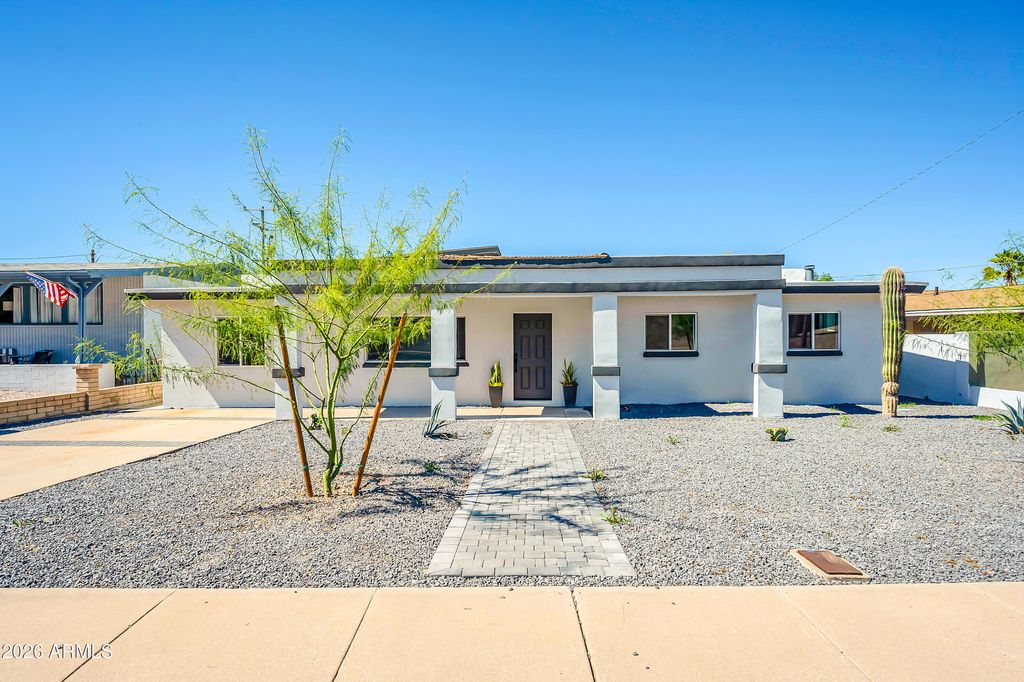 Photo of 8436 N 13th Place, Phoenix, AZ 85020 (MLS # 6998946)
